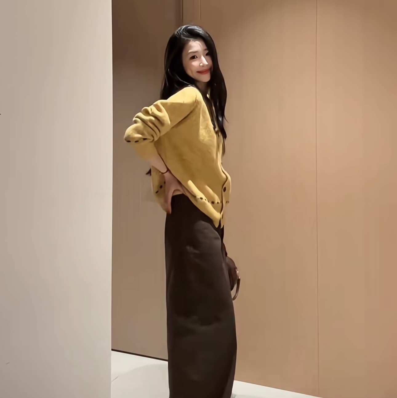 시끄러운 홈 황색 스웨터 여자 겨울 두꺼움 모직물 오픈 가디건 맨위 고급 루즈핏 재킷 수 있습니다. 외출용 니트 스웨터 상세 이미지 8