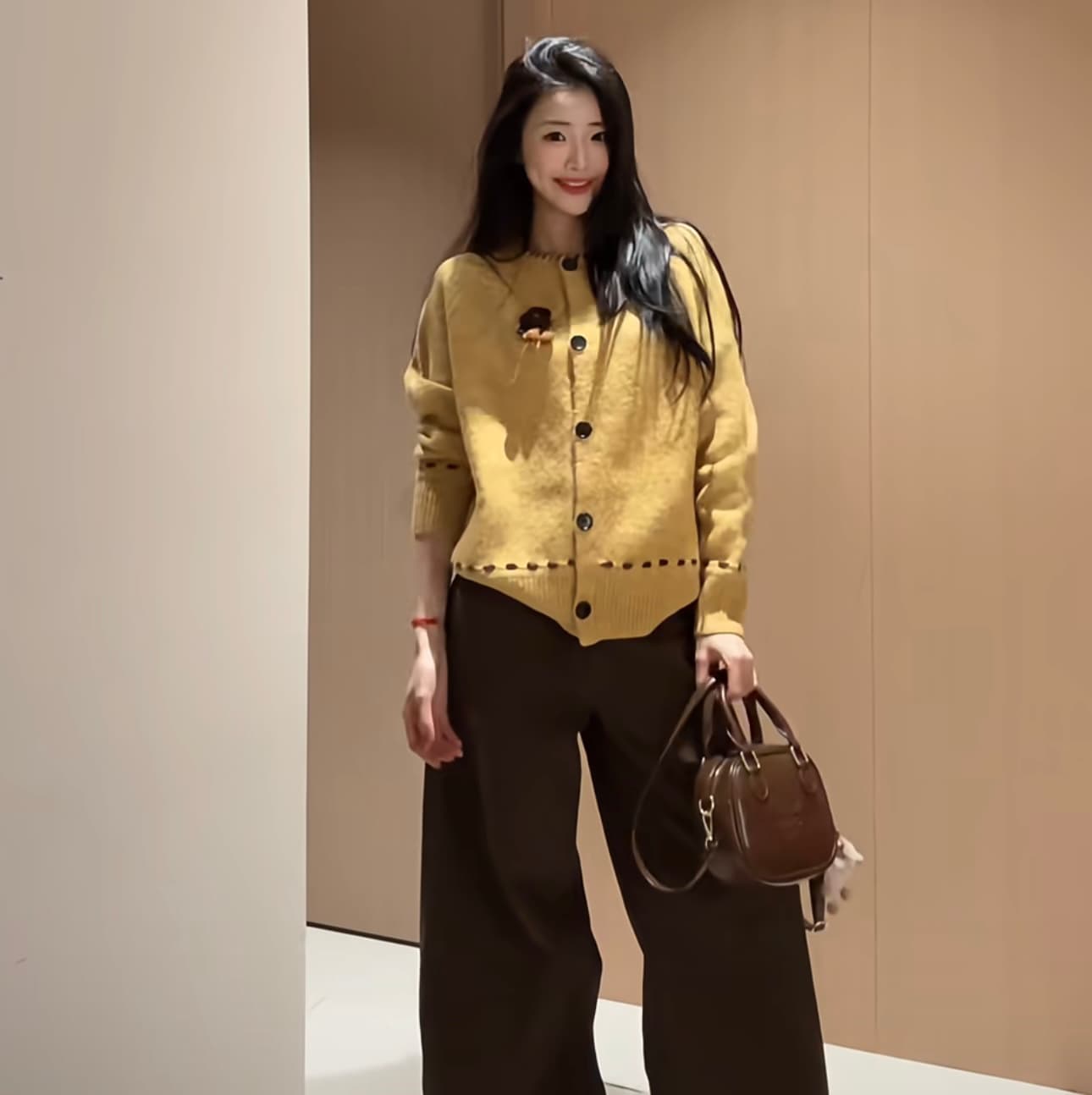 시끄러운 홈 황색 스웨터 여자 겨울 두꺼움 모직물 오픈 가디건 맨위 고급 루즈핏 재킷 수 있습니다. 외출용 니트 스웨터 상세 이미지 7