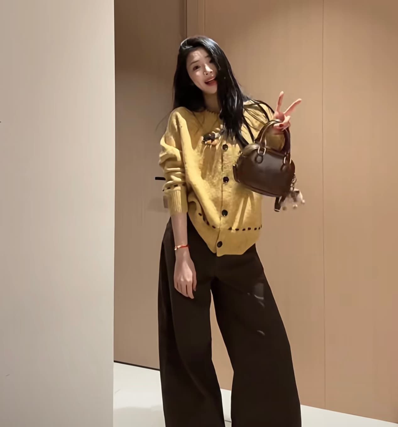시끄러운 홈 황색 스웨터 여자 겨울 두꺼움 모직물 오픈 가디건 맨위 고급 루즈핏 재킷 수 있습니다. 외출용 니트 스웨터 상세 이미지 10