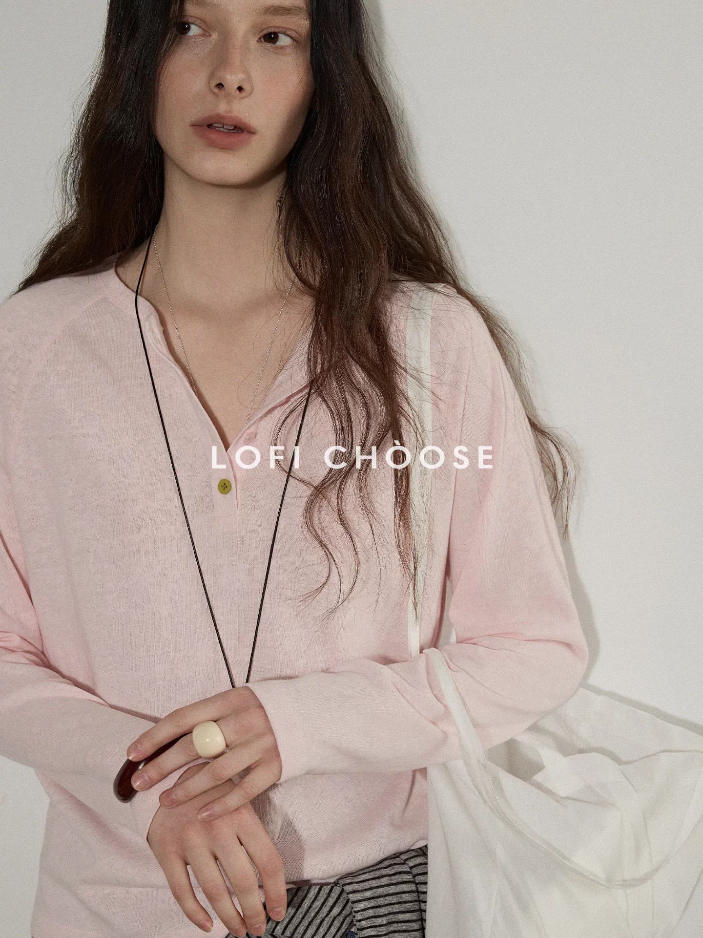 lofi choose 밝은 색상 버클 꾸밈음 질감 센스 헨리 칼라 긴팔 티셔츠 여성 봄 새로운 디자인 센스 맨위