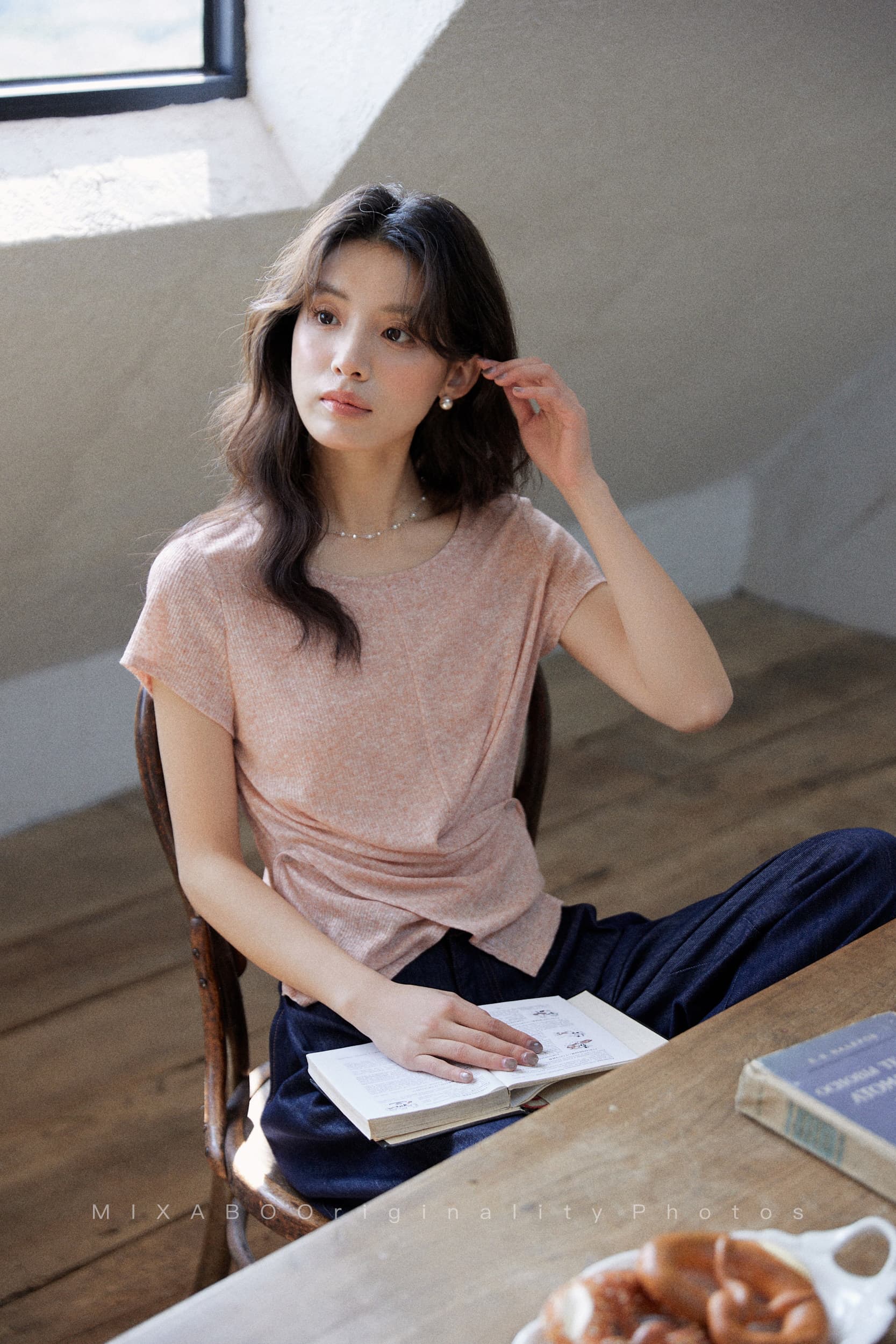 mixabo 느슨함 센스 핑크색 비틀림 티셔츠 여성 여름 쇼트 스타일 디자인 센스 불규칙 밑단 반팔 라운드 넥 맨위 상세 이미지 20