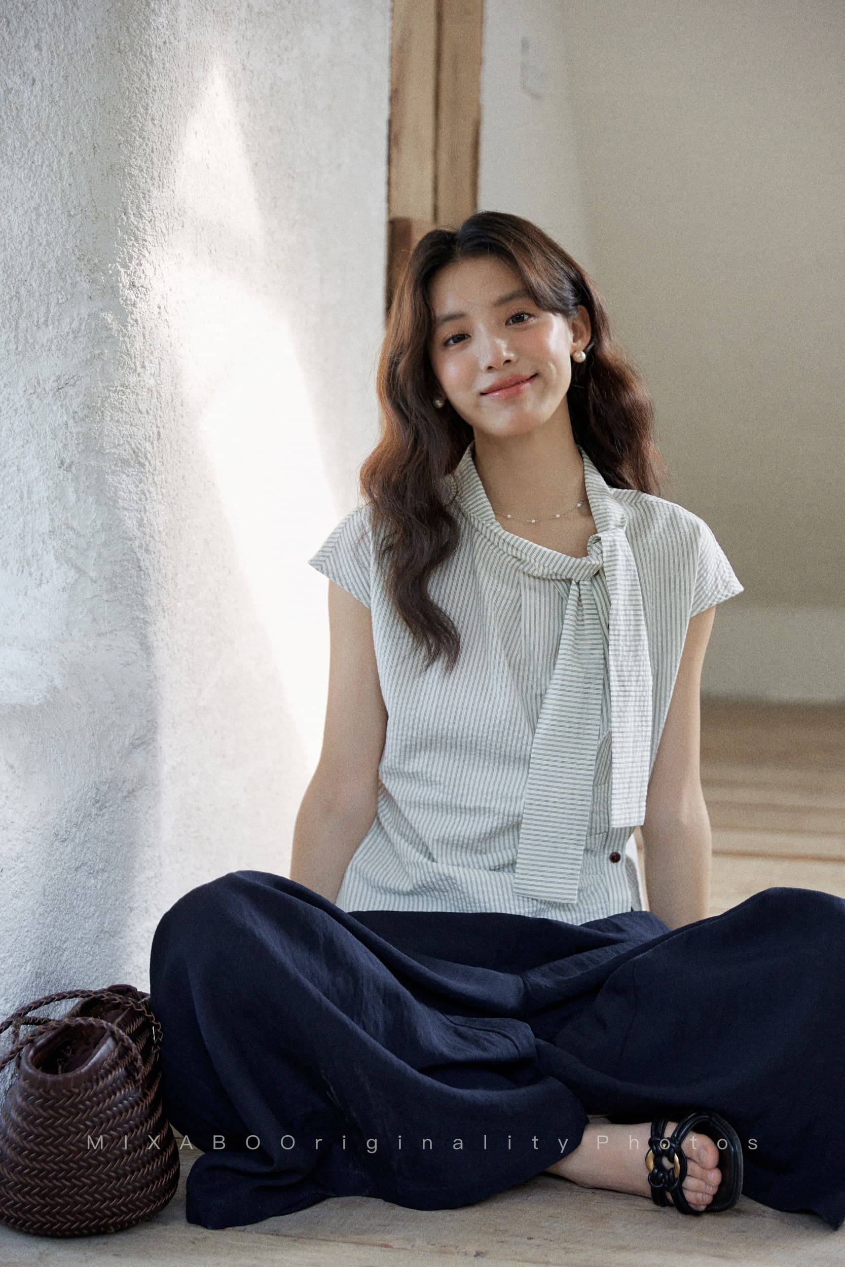 mixabo 일상 세로 줄무늬 반팔 여성 셔츠 여름 면 소재 비대칭 디자인 센스 리본 칼라 심지어 어깨 소매 맨위 상세 이미지 13