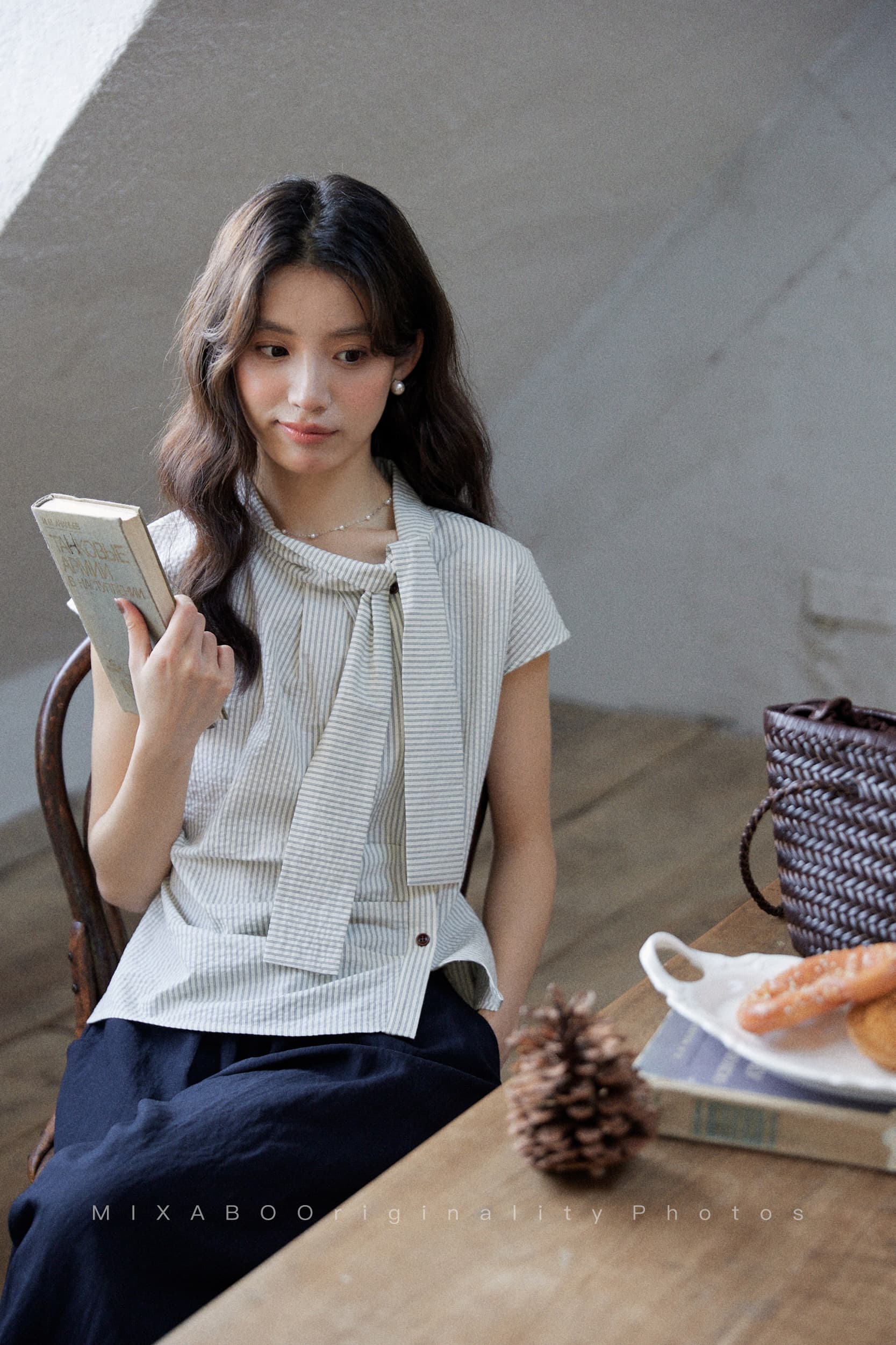 mixabo 일상 세로 줄무늬 반팔 여성 셔츠 여름 면 소재 비대칭 디자인 센스 리본 칼라 심지어 어깨 소매 맨위 상세 이미지 24
