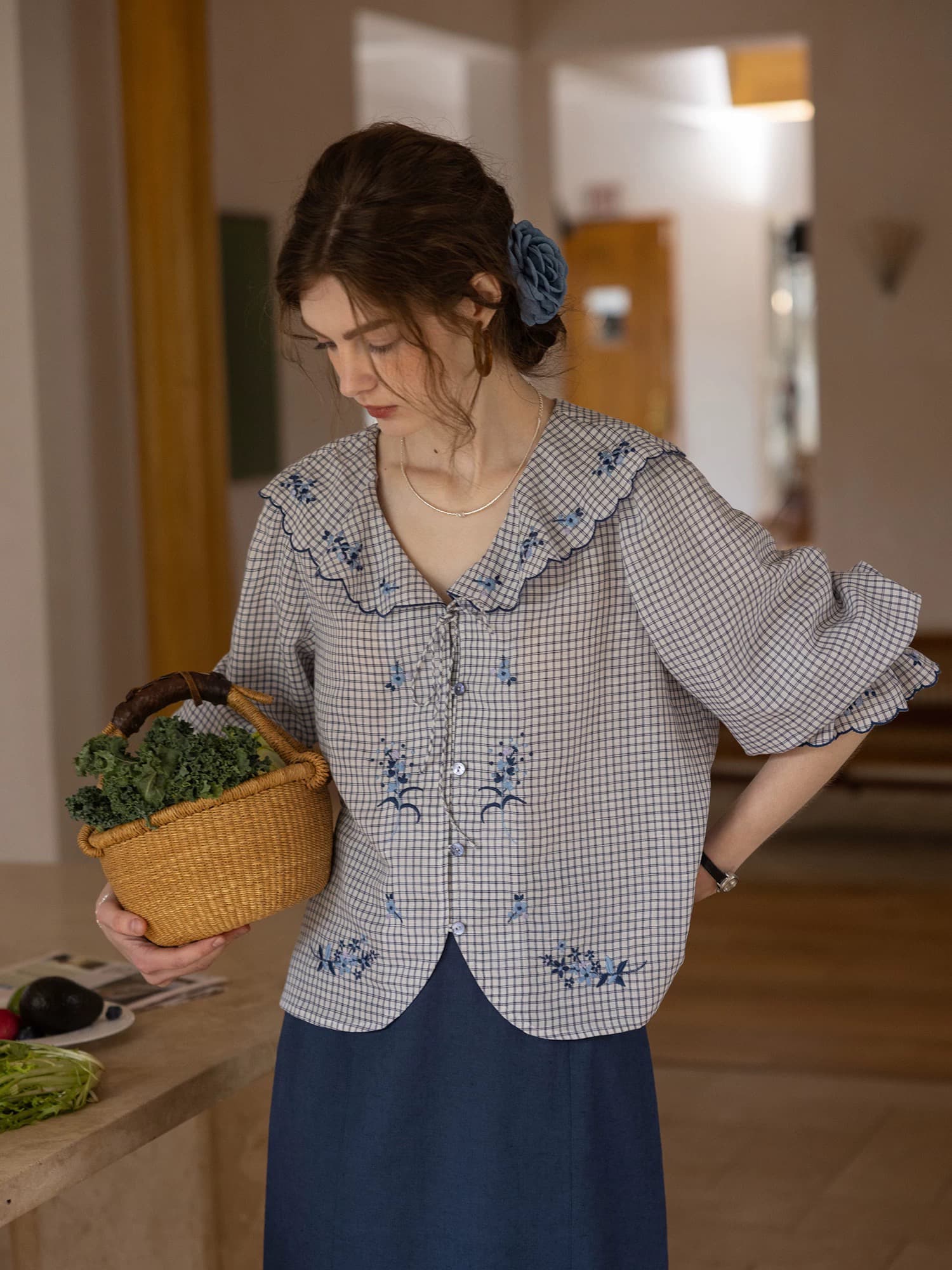 블루 자수 꽃 그림자 공예 워시 주간 실크 면 린넨 오리지널 디자인 꽃무늬 자수 프릴 칼라 레이스 업 셔츠 맨위