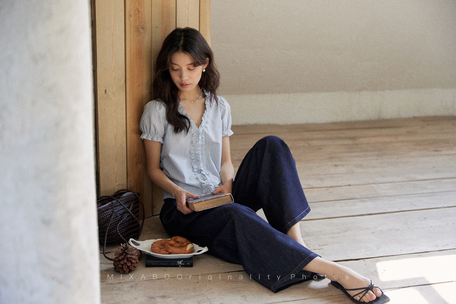 mixabo 부드러운 파란색 프릴 스트라이프 반팔 여성 셔츠 여름 디자인 센스 연령 감소 거품 소매 V넥 맨위 상세 이미지 24