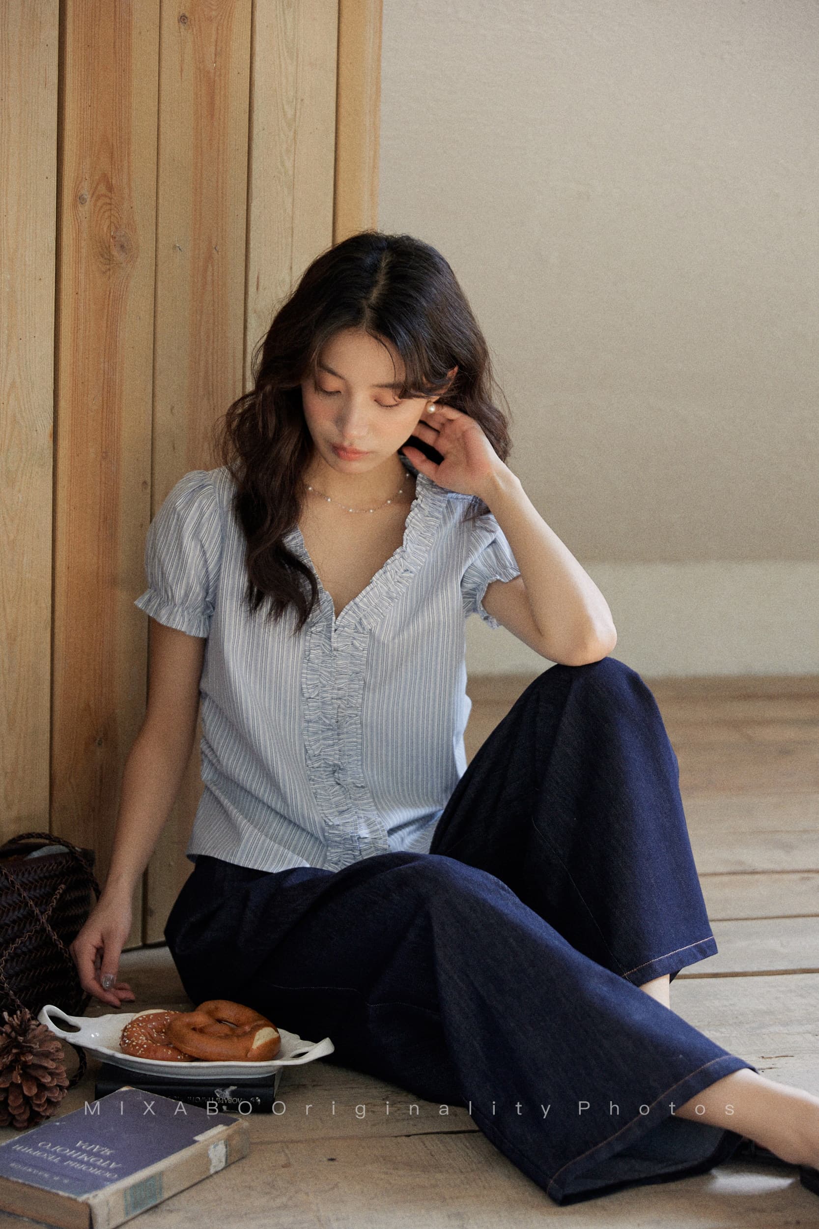 mixabo 부드러운 파란색 프릴 스트라이프 반팔 여성 셔츠 여름 디자인 센스 연령 감소 거품 소매 V넥 맨위 상세 이미지 26