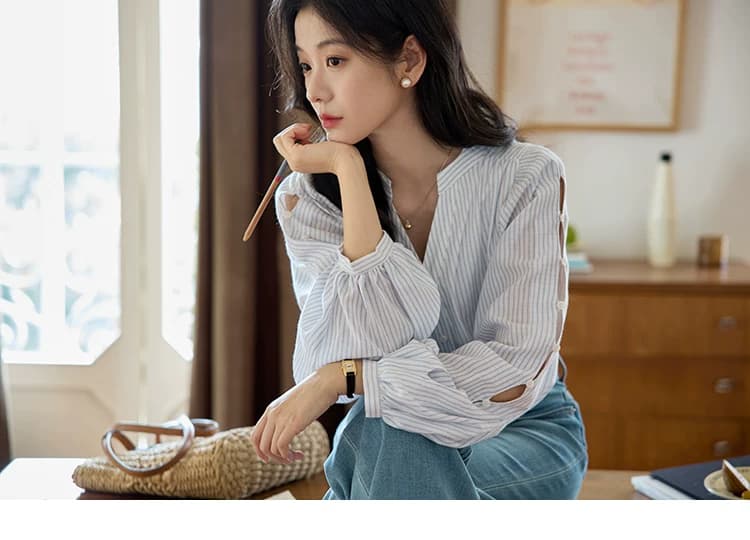 moriirose 파란색 스트라이프 V넥 벌룬 소매 홀로우 아웃 단추 여성 셔츠 가을 프랑스식 품격 루즈핏 맨위 상세 이미지 10