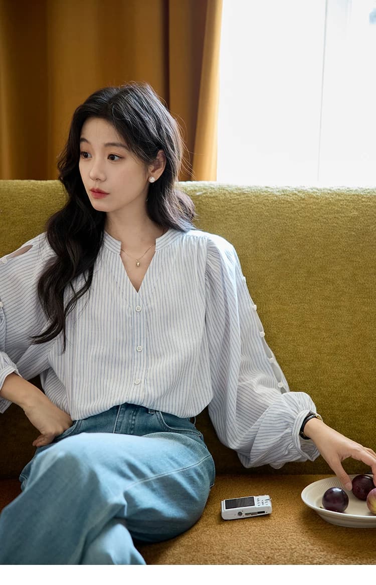 moriirose 파란색 스트라이프 V넥 벌룬 소매 홀로우 아웃 단추 여성 셔츠 가을 프랑스식 품격 루즈핏 맨위 상세 이미지 11