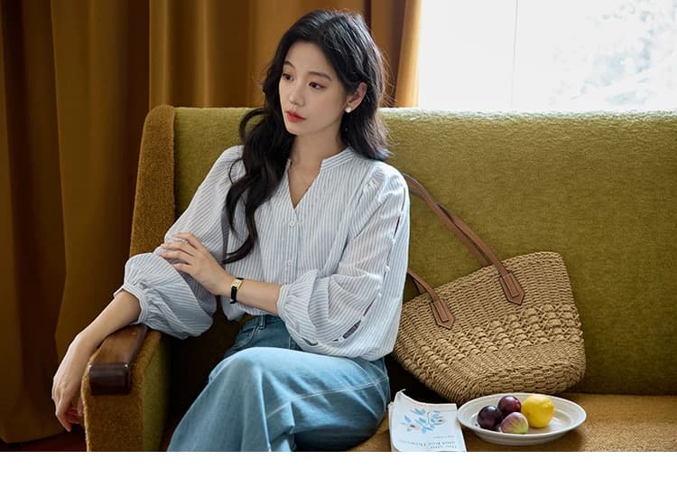 moriirose 파란색 스트라이프 V넥 벌룬 소매 홀로우 아웃 단추 여성 셔츠 가을 프랑스식 품격 루즈핏 맨위 상세 이미지 12