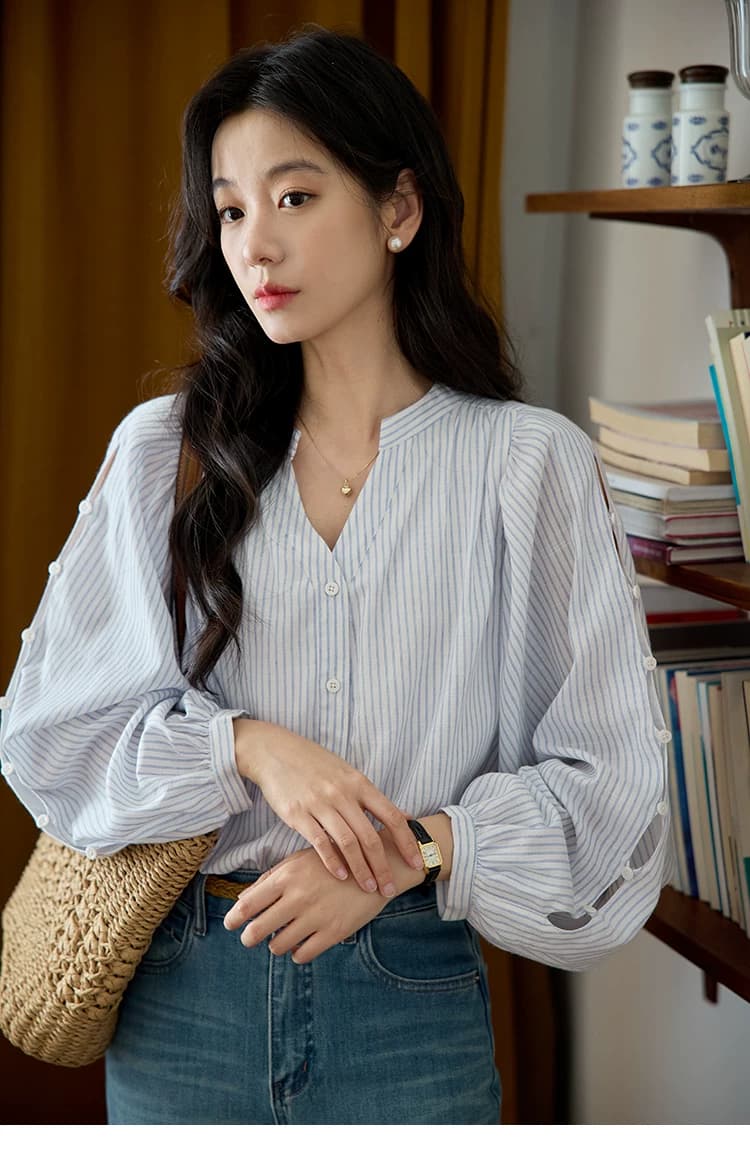 moriirose 파란색 스트라이프 V넥 벌룬 소매 홀로우 아웃 단추 여성 셔츠 가을 프랑스식 품격 루즈핏 맨위 상세 이미지 18