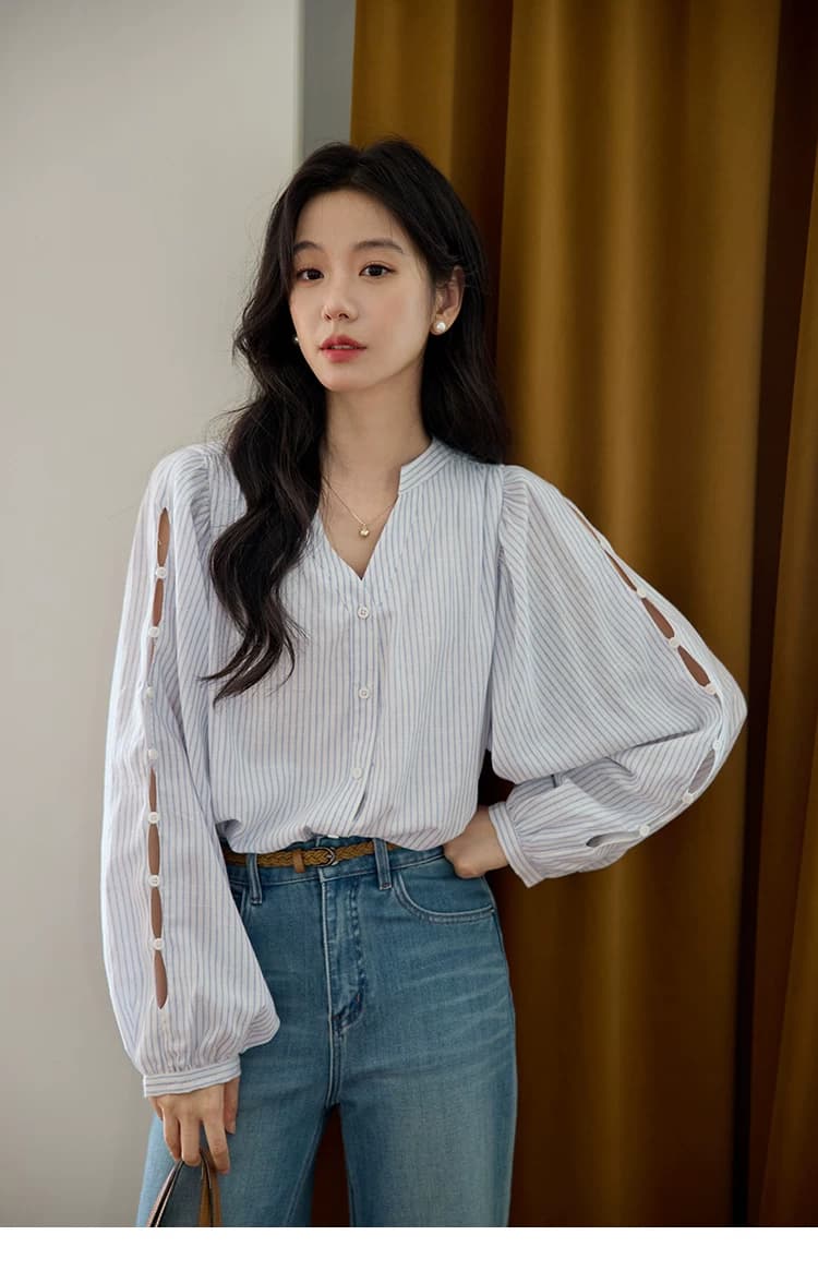moriirose 파란색 스트라이프 V넥 벌룬 소매 홀로우 아웃 단추 여성 셔츠 가을 프랑스식 품격 루즈핏 맨위 상세 이미지 20