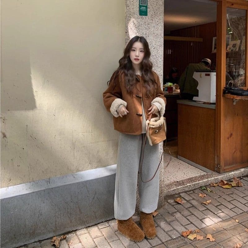 2025 새로운 슈퍼 잘 생긴 양면 착용 스웨이드 원단 올해 인기 어린 양 플리스 피모 하나 여성 코트 겨울 이미지 2