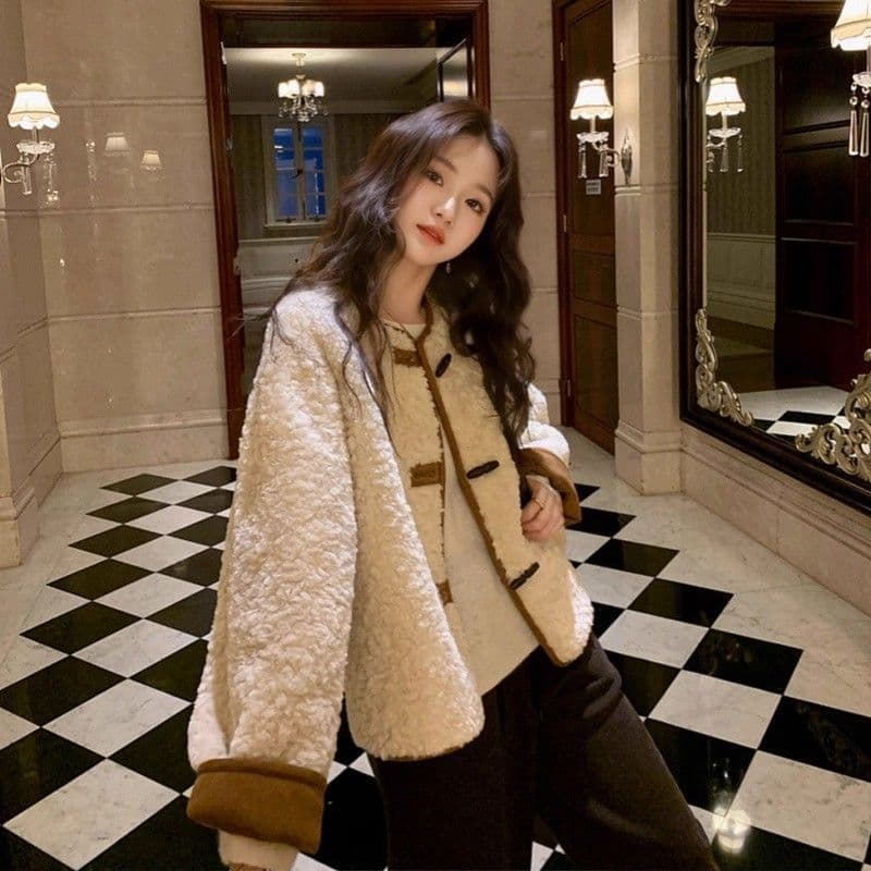 2025 새로운 슈퍼 잘 생긴 양면 착용 스웨이드 원단 올해 인기 어린 양 플리스 피모 하나 여성 코트 겨울 상세 이미지 4
