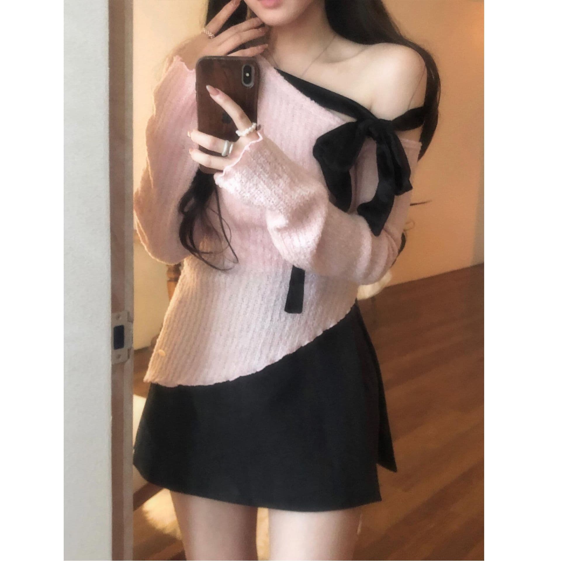 수달 털 나비 매듭 핑크색 비스듬한 어깨 니트 스웨터 여성 가을 겨울철 인사이드 가져 가라. 기본 셔츠 오프숄더 맨위 상세 이미지 2