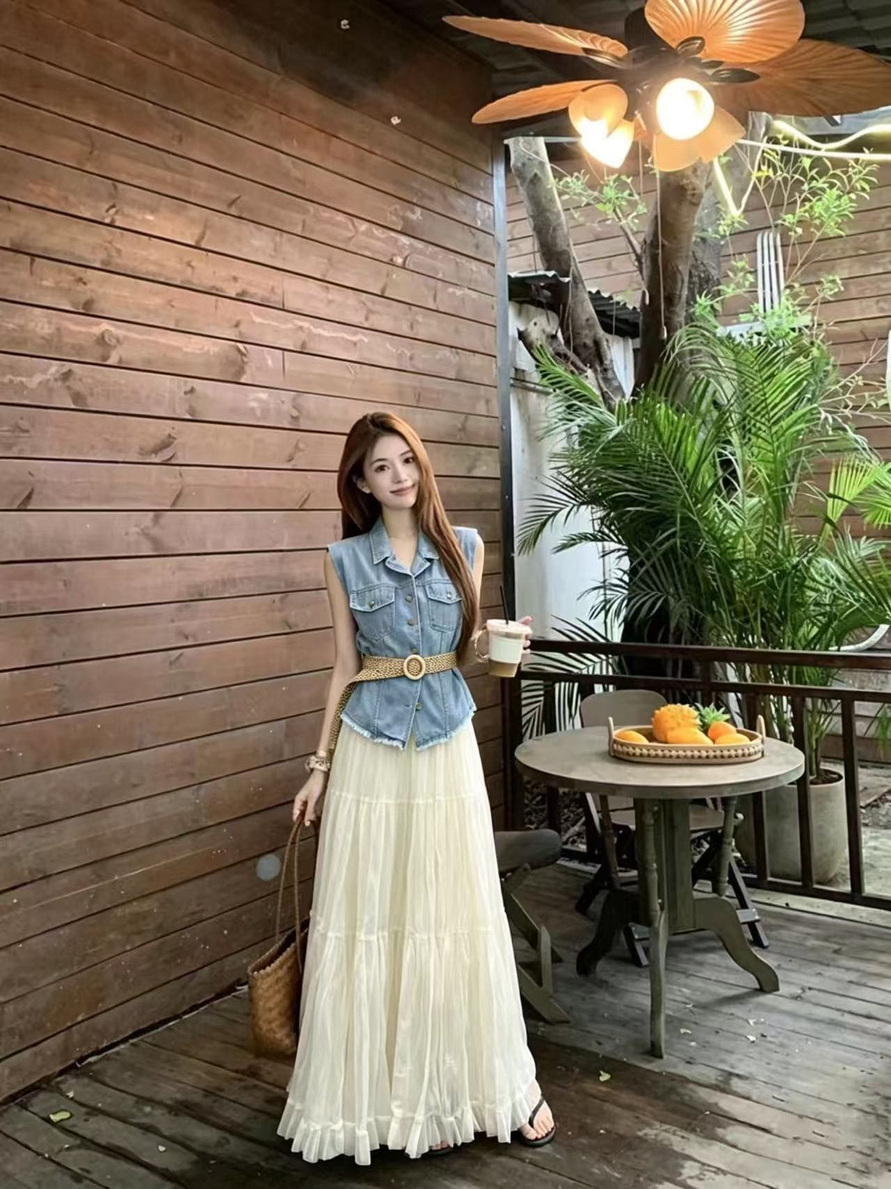 2026 여름 레트로 데님 블루 밝은색 정장 작은 폴로 칼라 어깨 패드 허리 수축 싱글 줄 버튼 거친 가장자리 데님 베스트 상세 이미지 4