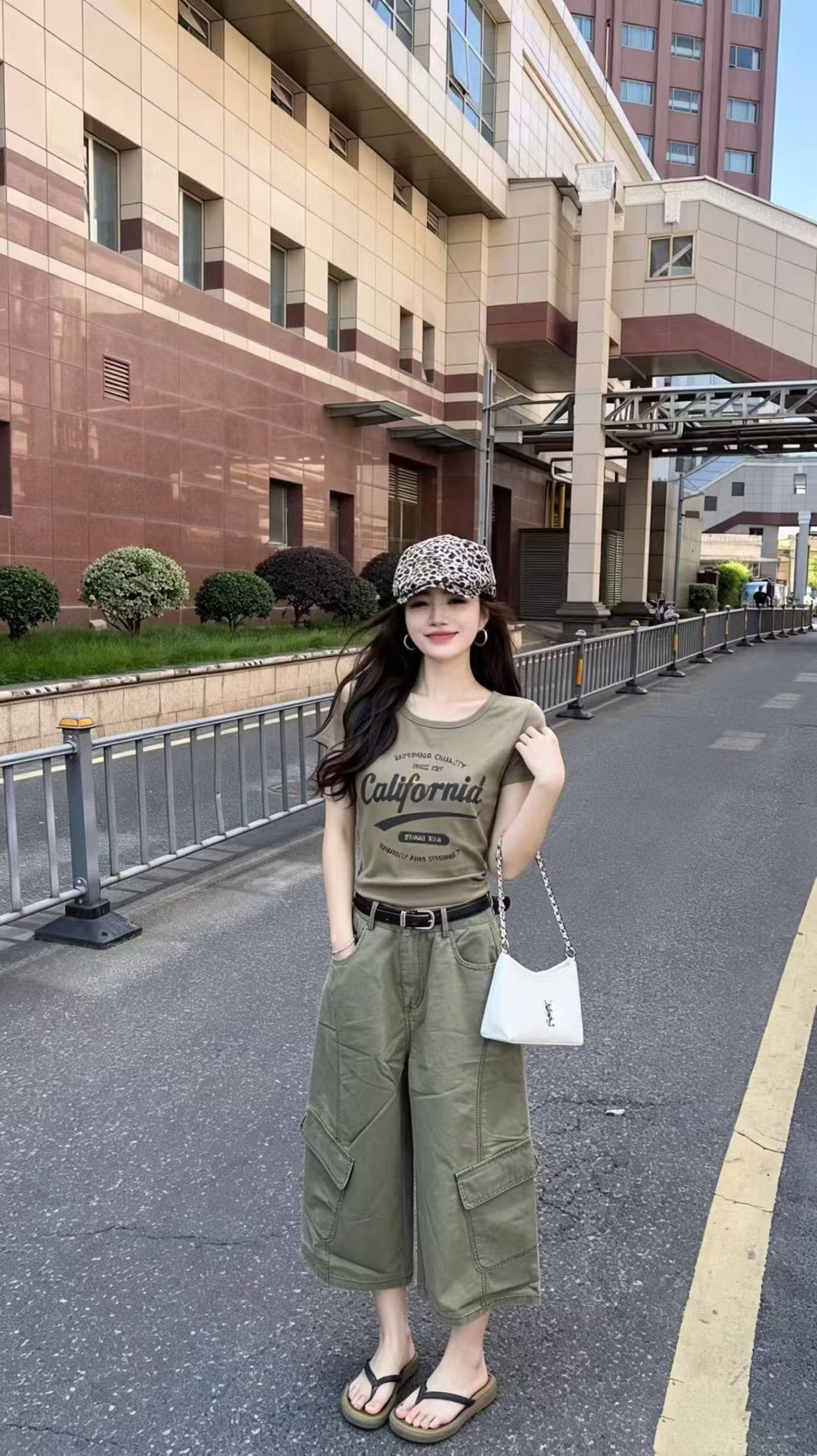 한 부서 레트로 알파벳 프린트 반팔 티셔츠 세트 여성 여름 하이웨이스트 넓은 다리 7 점 워크웨어 팬츠 캐주얼 투피스 세트 이미지 4