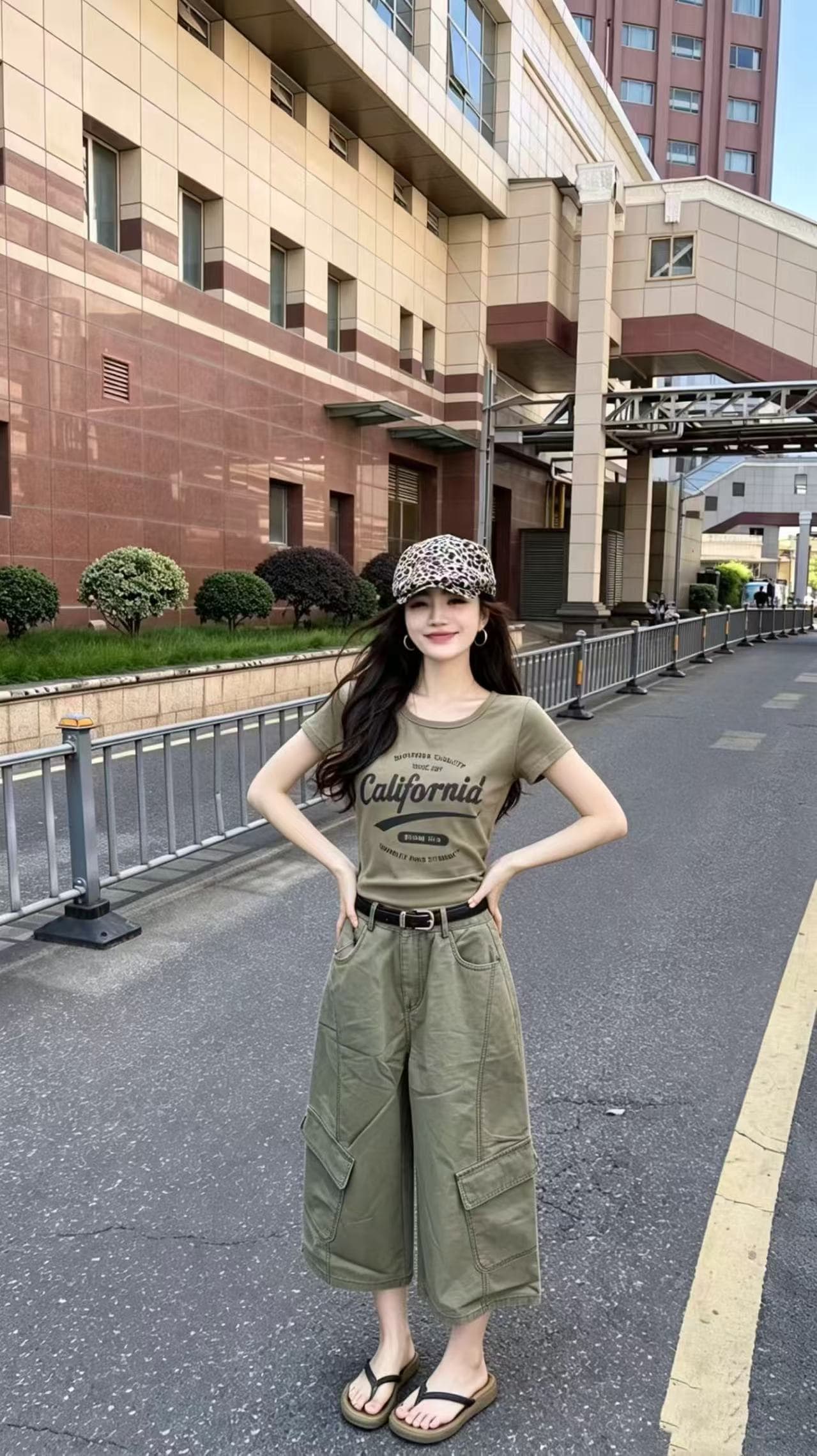 한 부서 레트로 알파벳 프린트 반팔 티셔츠 세트 여성 여름 하이웨이스트 넓은 다리 7 점 워크웨어 팬츠 캐주얼 투피스 세트 상세 이미지 6