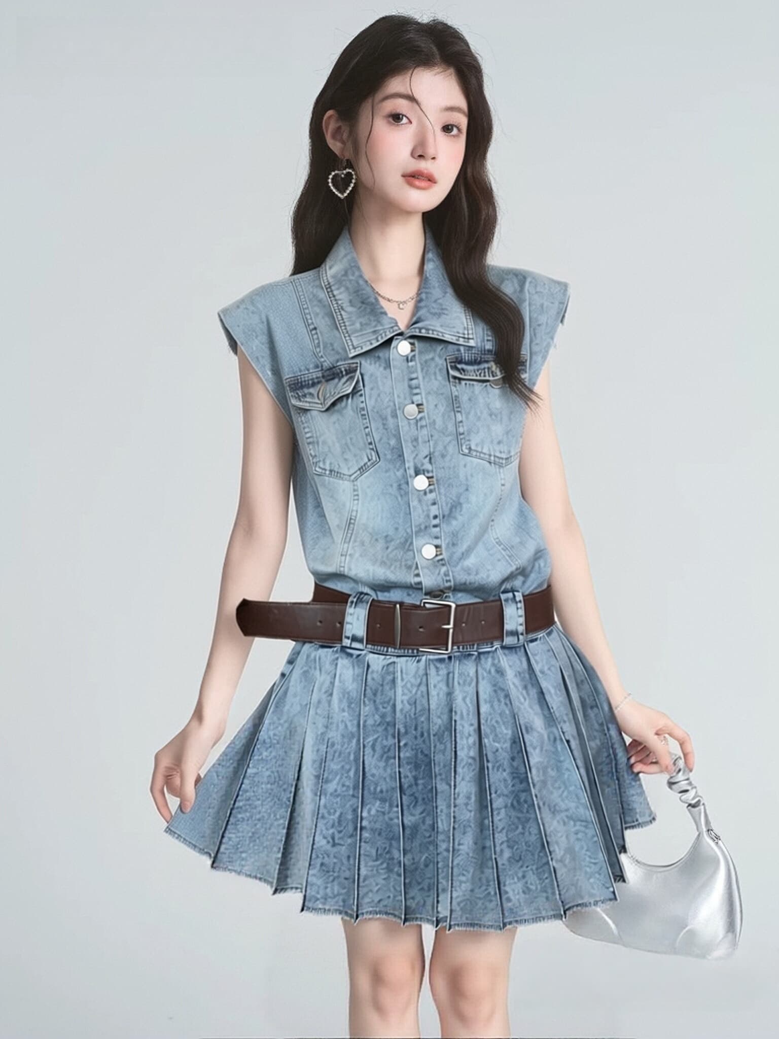 민소매 데님 여성 드레스 2026 여름 새로운 폴로 칼라 싱글 줄 버튼 플리츠 스커트 인기 싱글 제품 쇼트 스타일 치마 상세 이미지 8