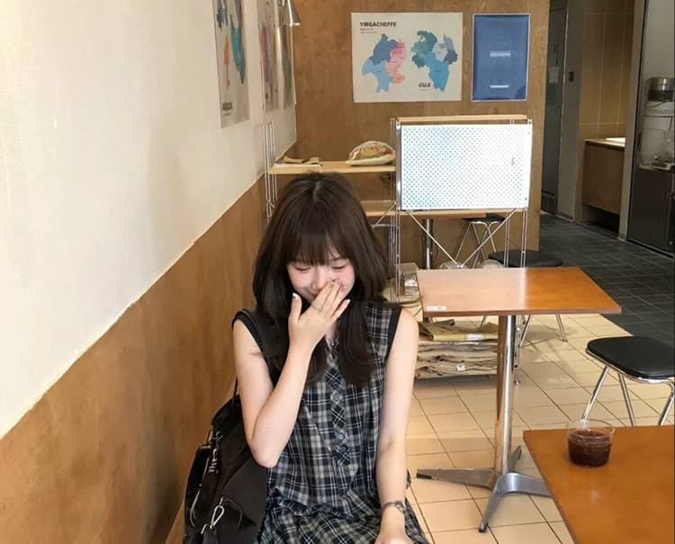 신제품 지금 여름 레트로 체크무늬 V넥 패치워크 고급 센스 품격 슬림해 보이는 꽃밭 민소매 드레스 상세 이미지 12
