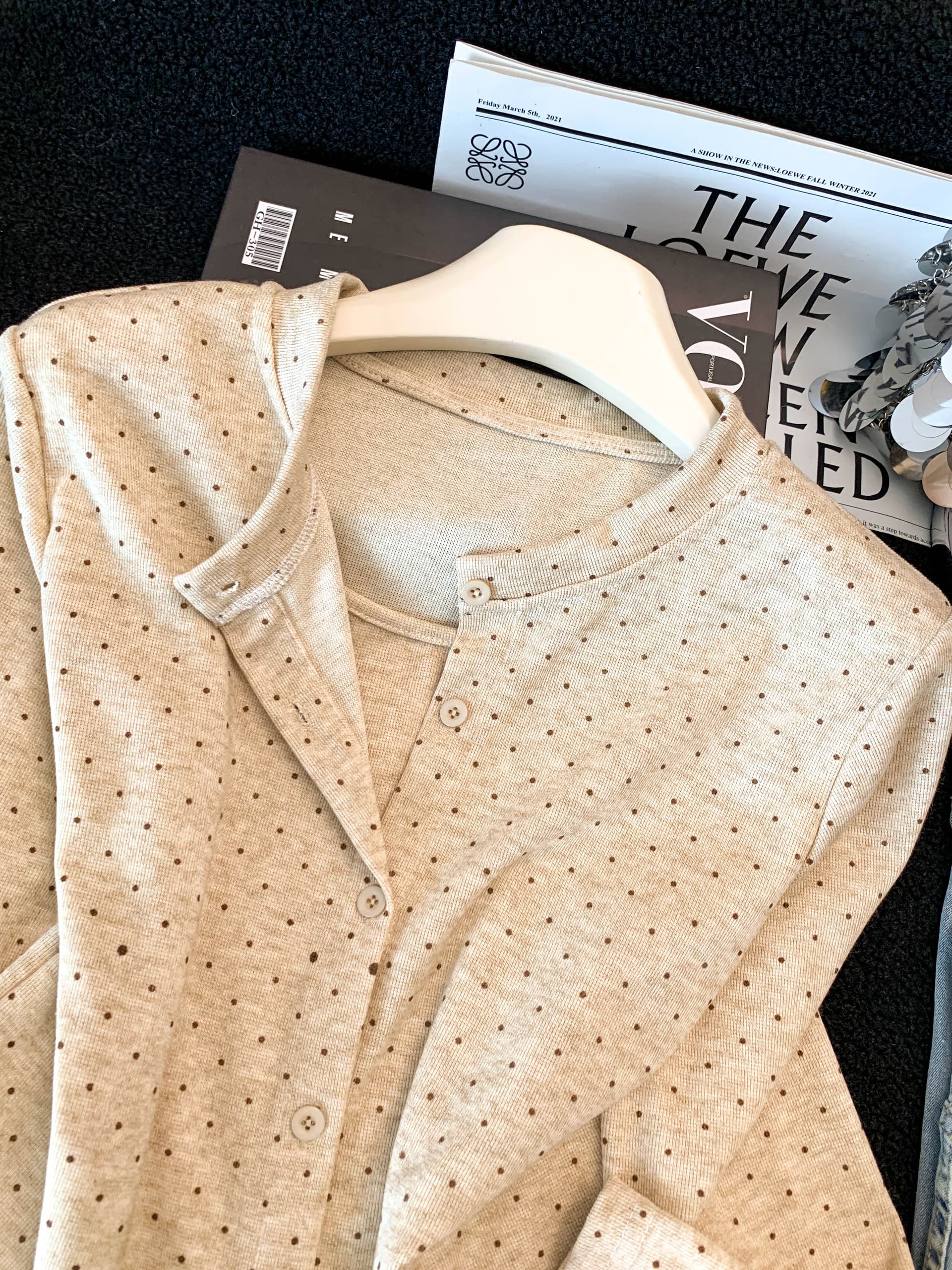 실사 2026 가을 새로운 패션 고급 다용도 긴팔 라운드 넥 도트 무늬 니트 페이크 레이어드 일상 맨위 상세 이미지 11