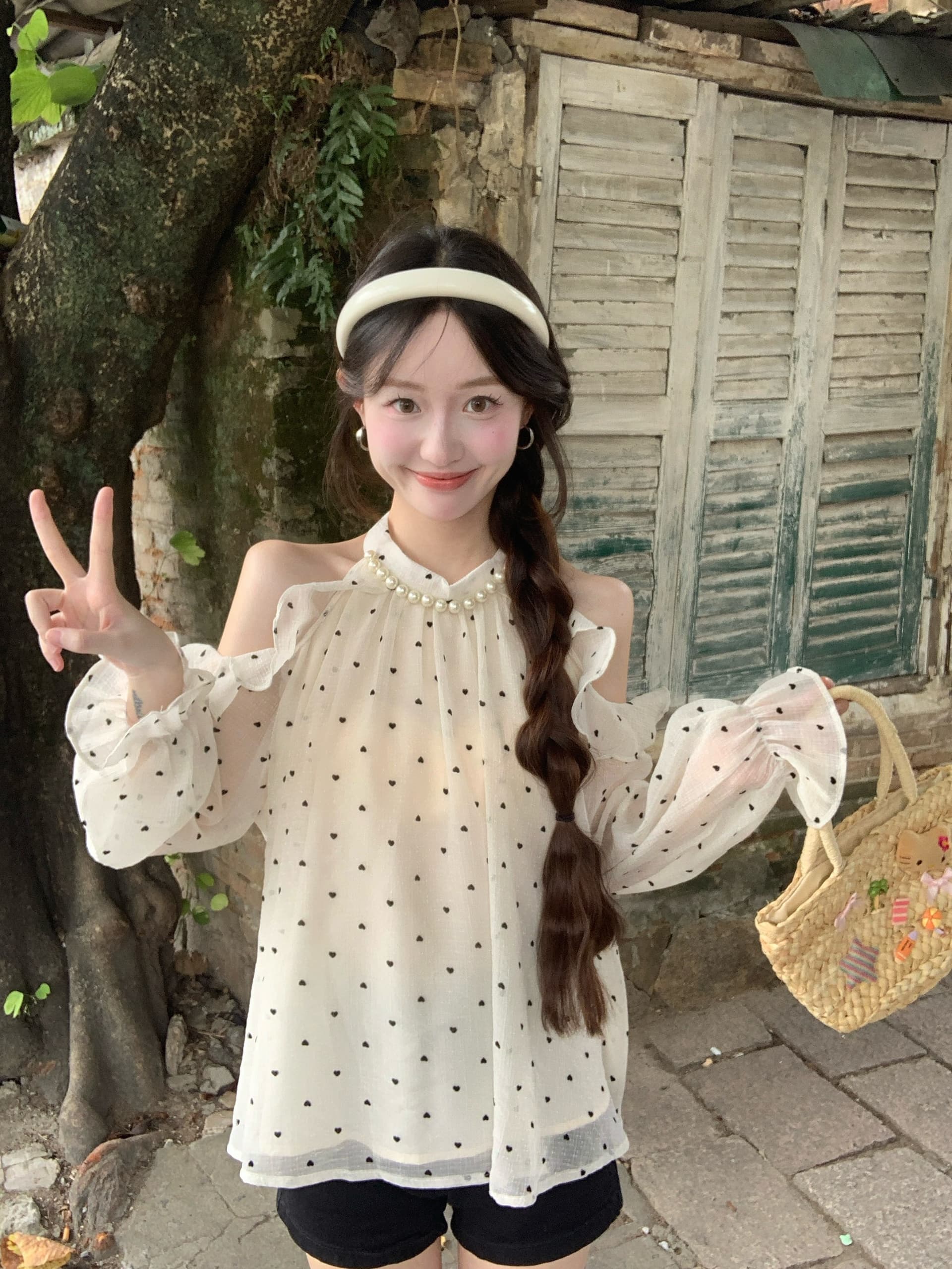 실사 프랑스식 진주 행침 목 오프숄더 쉬폰 블라우스 가을 나팔 긴팔 루즈핏 외국 가스 도트 무늬 연령 감소 맨위 이미지 2