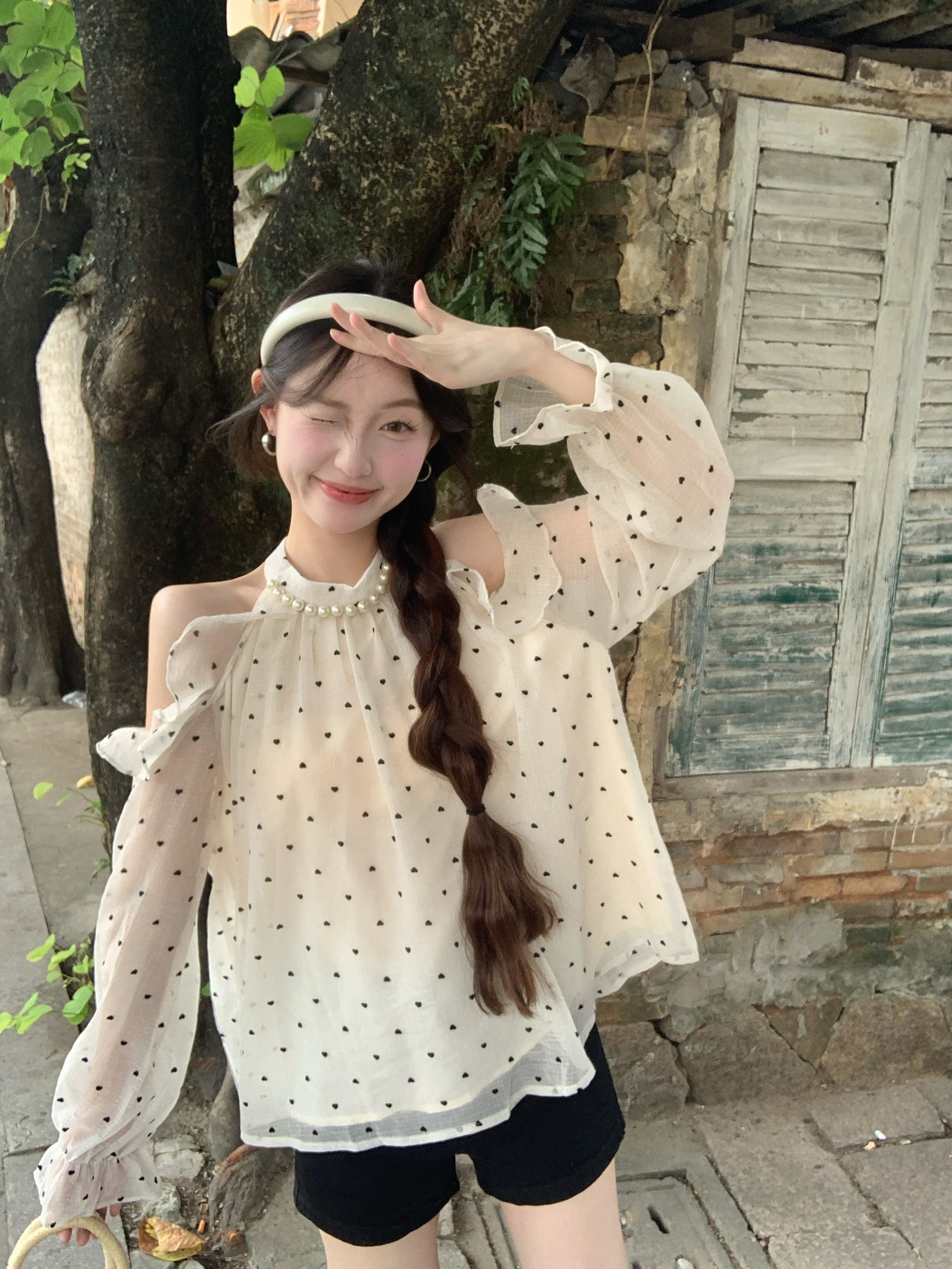 실사 프랑스식 진주 행침 목 오프숄더 쉬폰 블라우스 가을 나팔 긴팔 루즈핏 외국 가스 도트 무늬 연령 감소 맨위 이미지 3