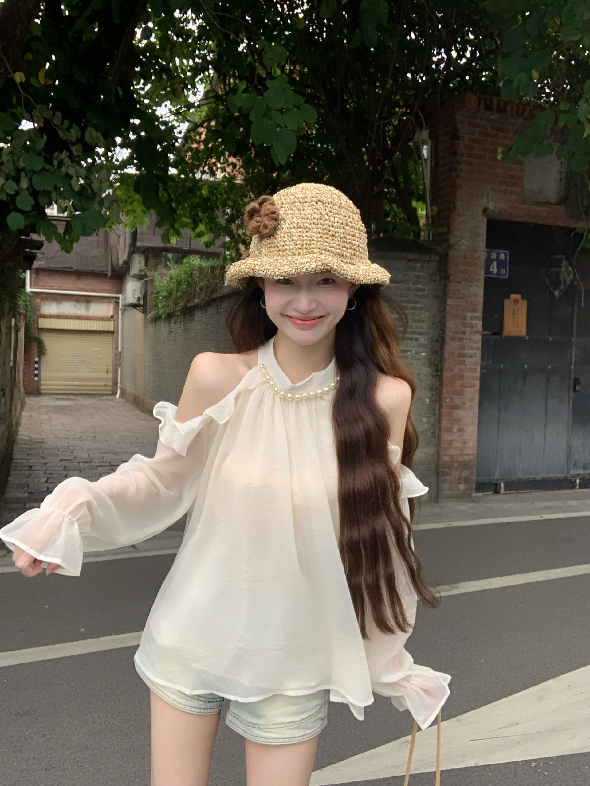 실사 프랑스식 진주 행침 목 오프숄더 쉬폰 블라우스 가을 나팔 긴팔 루즈핏 외국 가스 도트 무늬 연령 감소 맨위