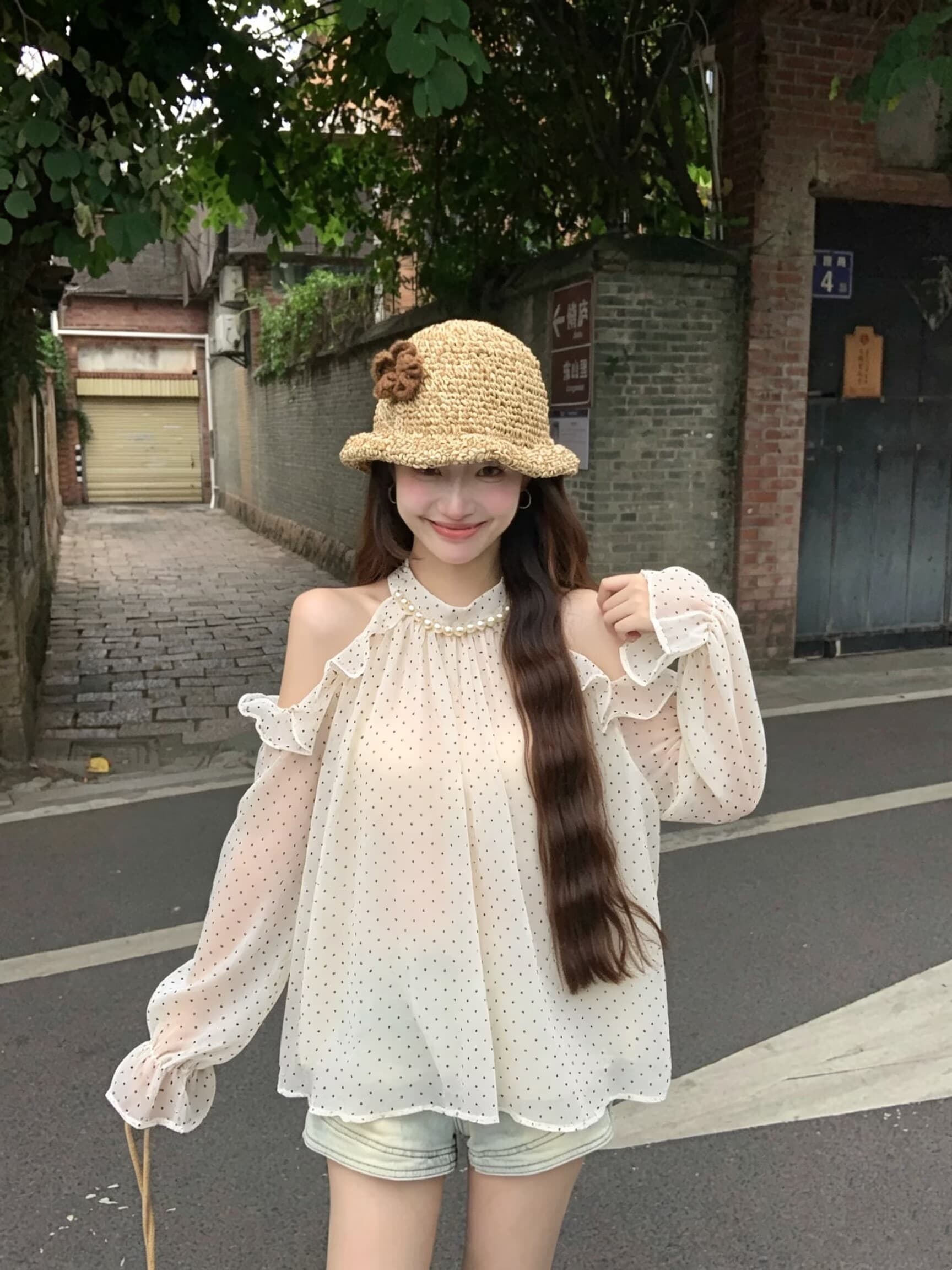 실사 프랑스식 진주 행침 목 오프숄더 쉬폰 블라우스 가을 나팔 긴팔 루즈핏 외국 가스 도트 무늬 연령 감소 맨위 상세 이미지 3