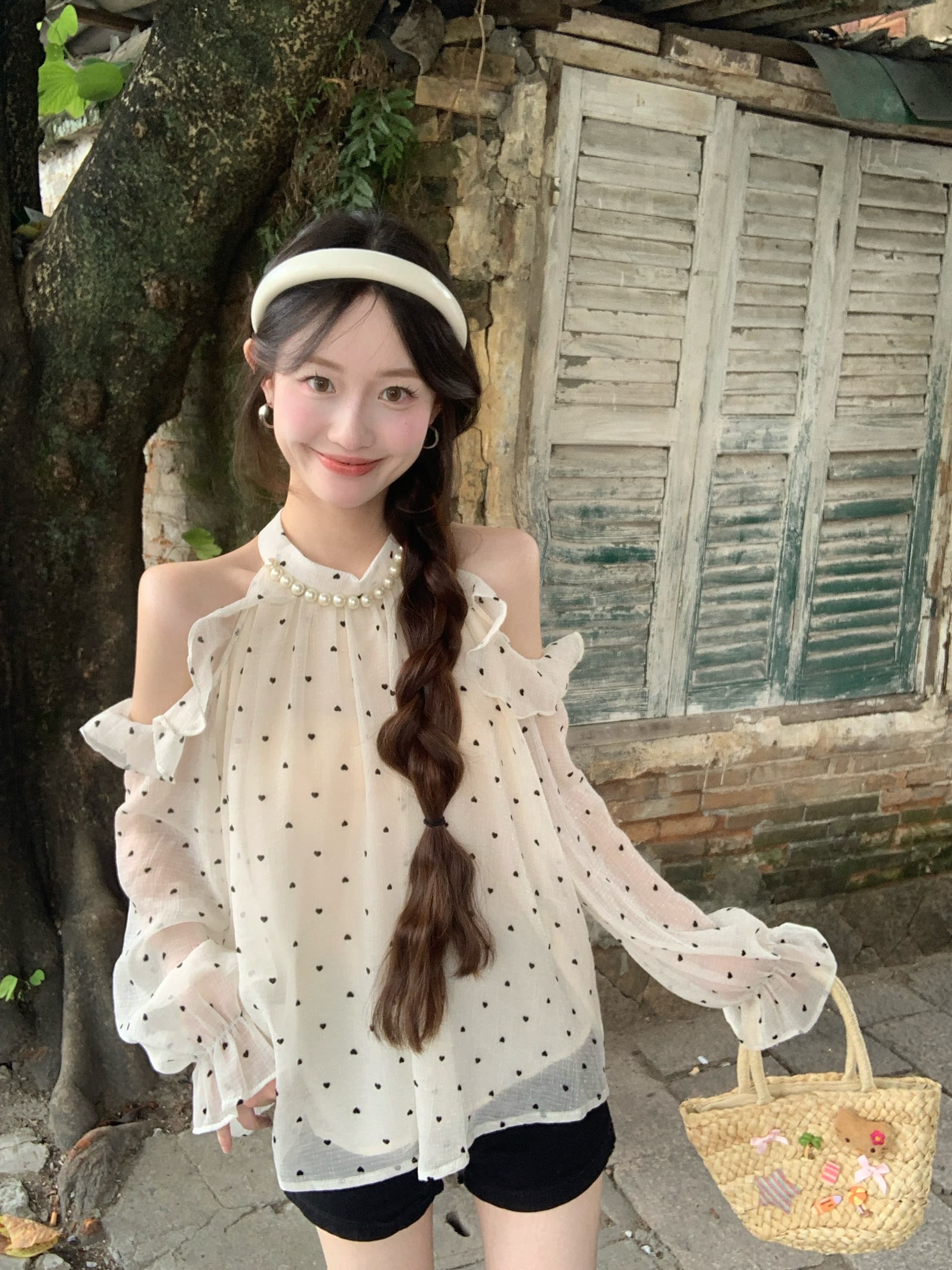 실사 프랑스식 진주 행침 목 오프숄더 쉬폰 블라우스 가을 나팔 긴팔 루즈핏 외국 가스 도트 무늬 연령 감소 맨위 상세 이미지 7