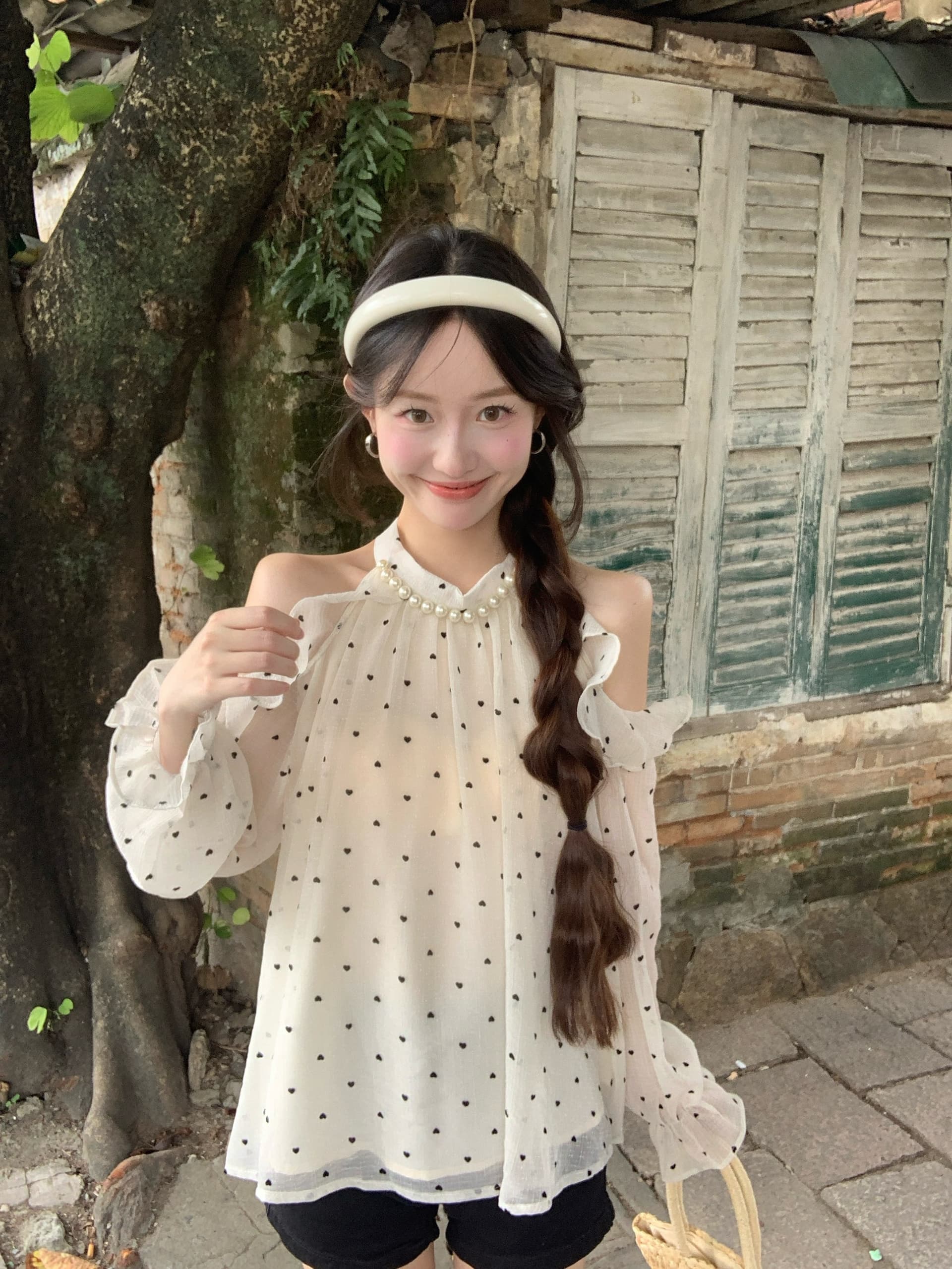 실사 프랑스식 진주 행침 목 오프숄더 쉬폰 블라우스 가을 나팔 긴팔 루즈핏 외국 가스 도트 무늬 연령 감소 맨위 상세 이미지 8