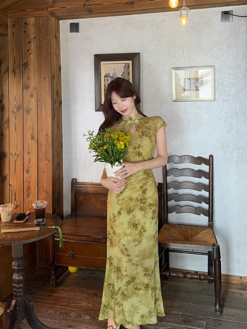 국풍 새로운 중식 보라색 홀로우 아웃 꽃무늬 개선 치파오 드레스 관대 한 점잖은 아름다운 자이언트 잘 생긴 품격 드레스 상세 이미지 15