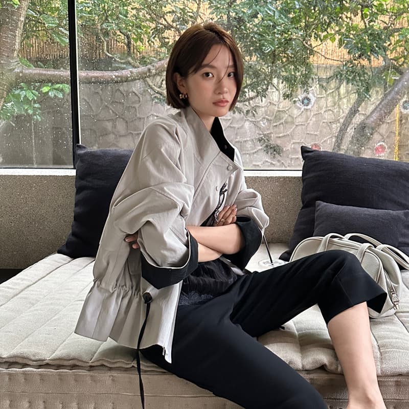2026 가을 새로운 한 부서 높음 지혜 센스 스탠드 칼라 쇼트 스타일 바람막이 여성 미니멀리즘 허리 수축 작은 키 다용도 재킷 이미지 4