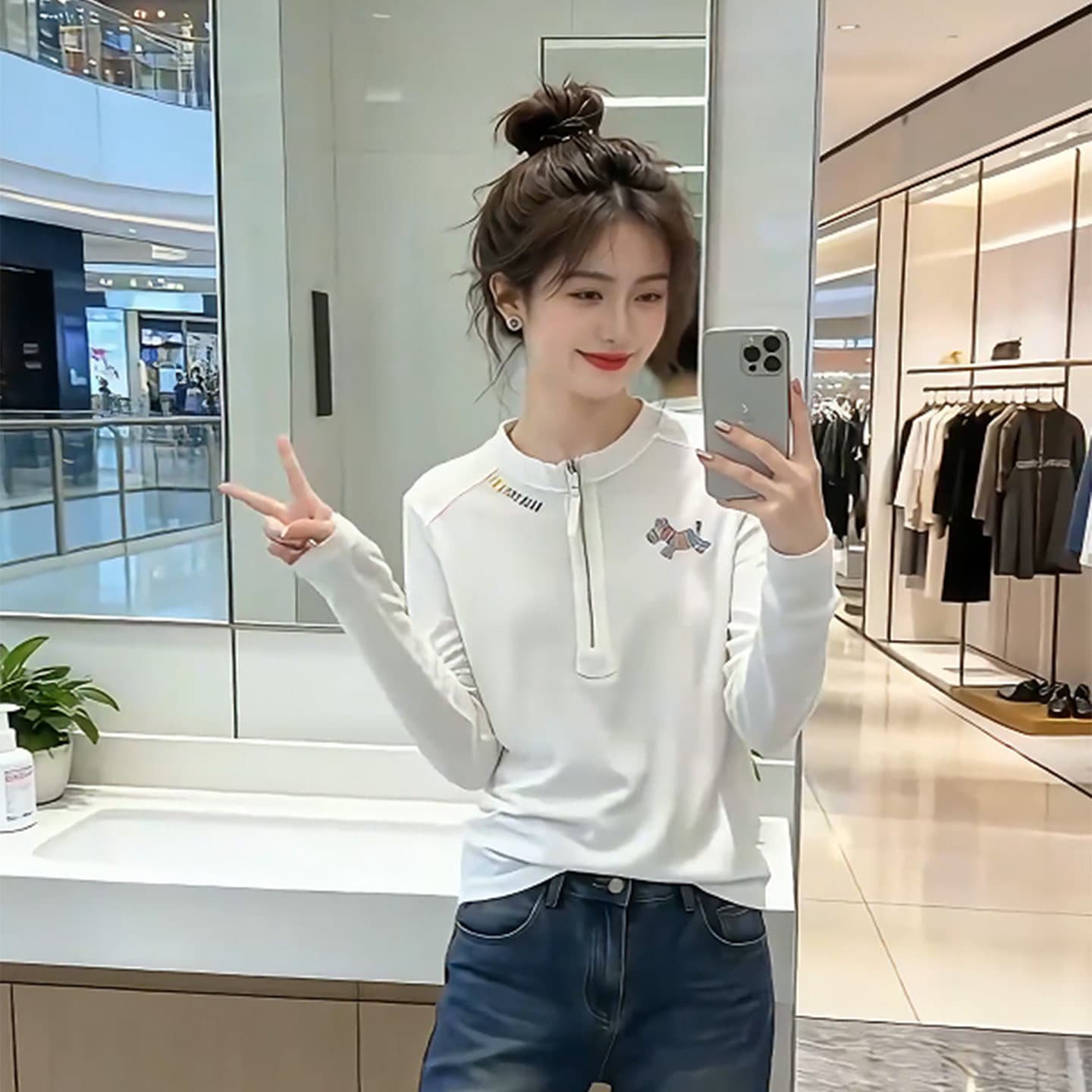 캐주얼 디자인 센스 긴팔 맨위 여성 봄 다용도 루즈핏 화이트 빅 사이즈 여성 의류 2026 년 새로운 슈퍼 잘 생긴 상세 이미지 4
