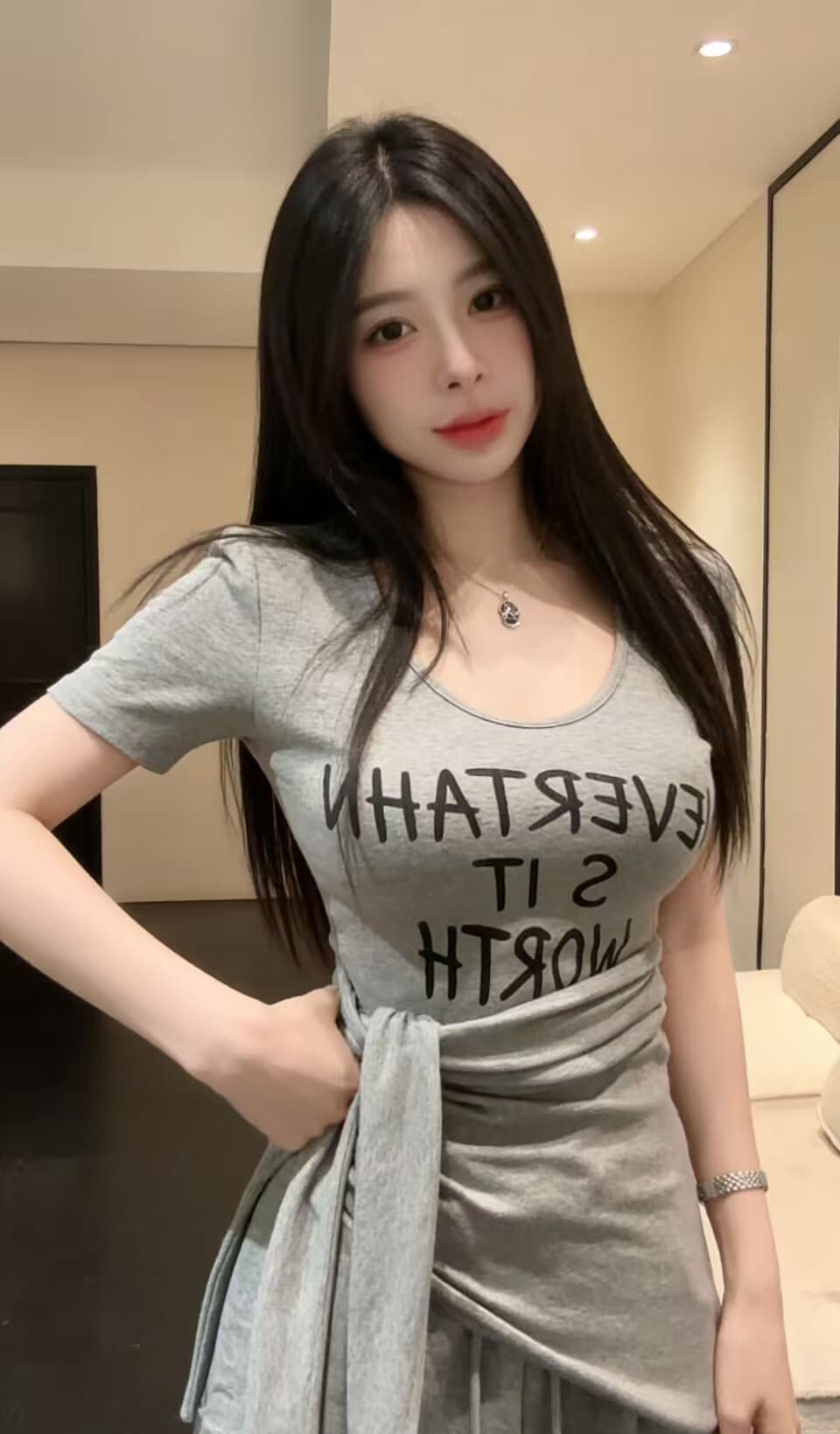 한 부서 핫걸 알파벳 프린트 스트랩 비스듬한 어깨 의류 여성 2026 봄 새로운 긴팔 티셔츠 디자인 센스 작은 대중 상세 이미지 10