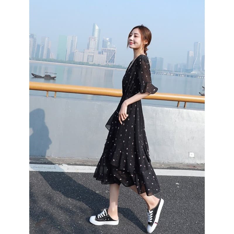 검정색 도트 무늬 쉬폰 여성 드레스 여름 2026 새로운 나팔 소매 몸매 가꾸기 요정 한 마디 케이크 작은 검은 색 치마 상세 이미지 3