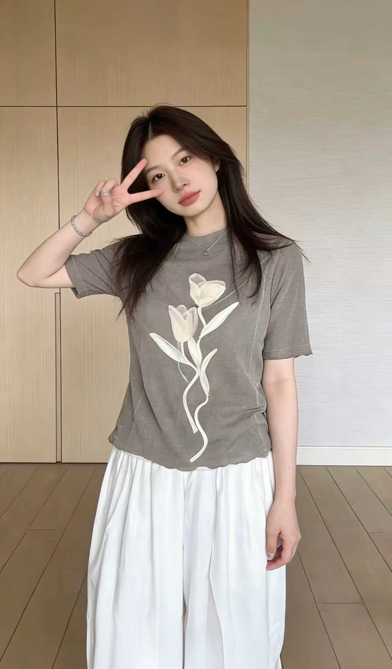 한 부서 슈퍼 잘 생긴 ~ 중 꽃무늬 프린트 긍정적 인 어깨 반팔 티셔츠 여성 2026 여름 새로운 맨위 디자인 센스 작은 대중 상세 이미지 11