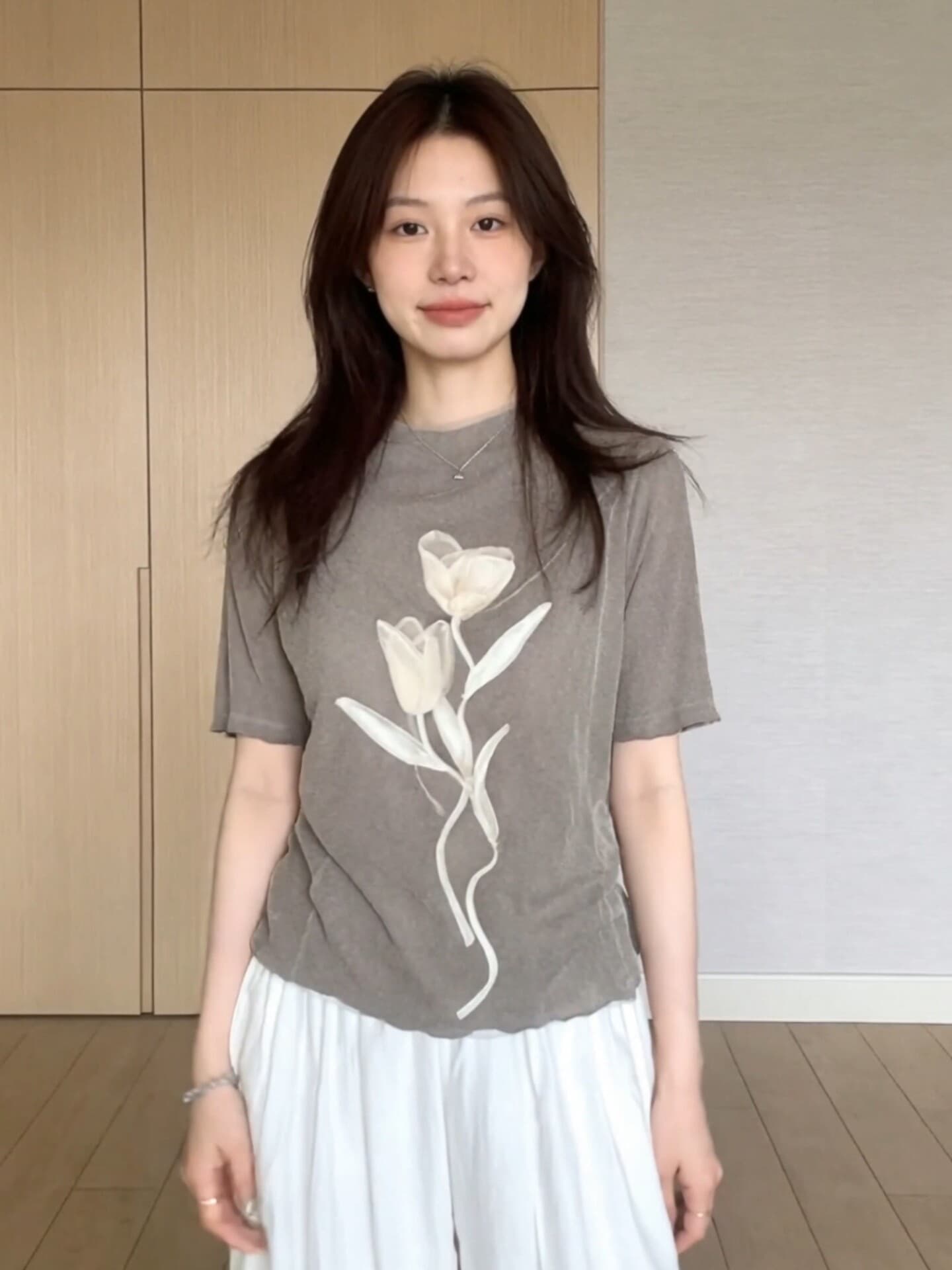 한 부서 슈퍼 잘 생긴 ~ 중 꽃무늬 프린트 긍정적 인 어깨 반팔 티셔츠 여성 2026 여름 새로운 맨위 디자인 센스 작은 대중 상세 이미지 17