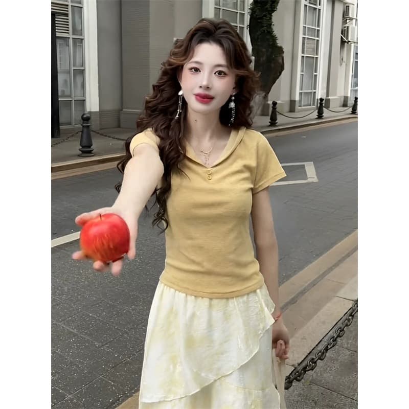 프랑스식 우유 황색 베이비 칼라 쇼트 스타일 맨위 여성 2025 년 여름 새로운 반팔 티셔츠 디자인 센스 작은 대중 이미지 3