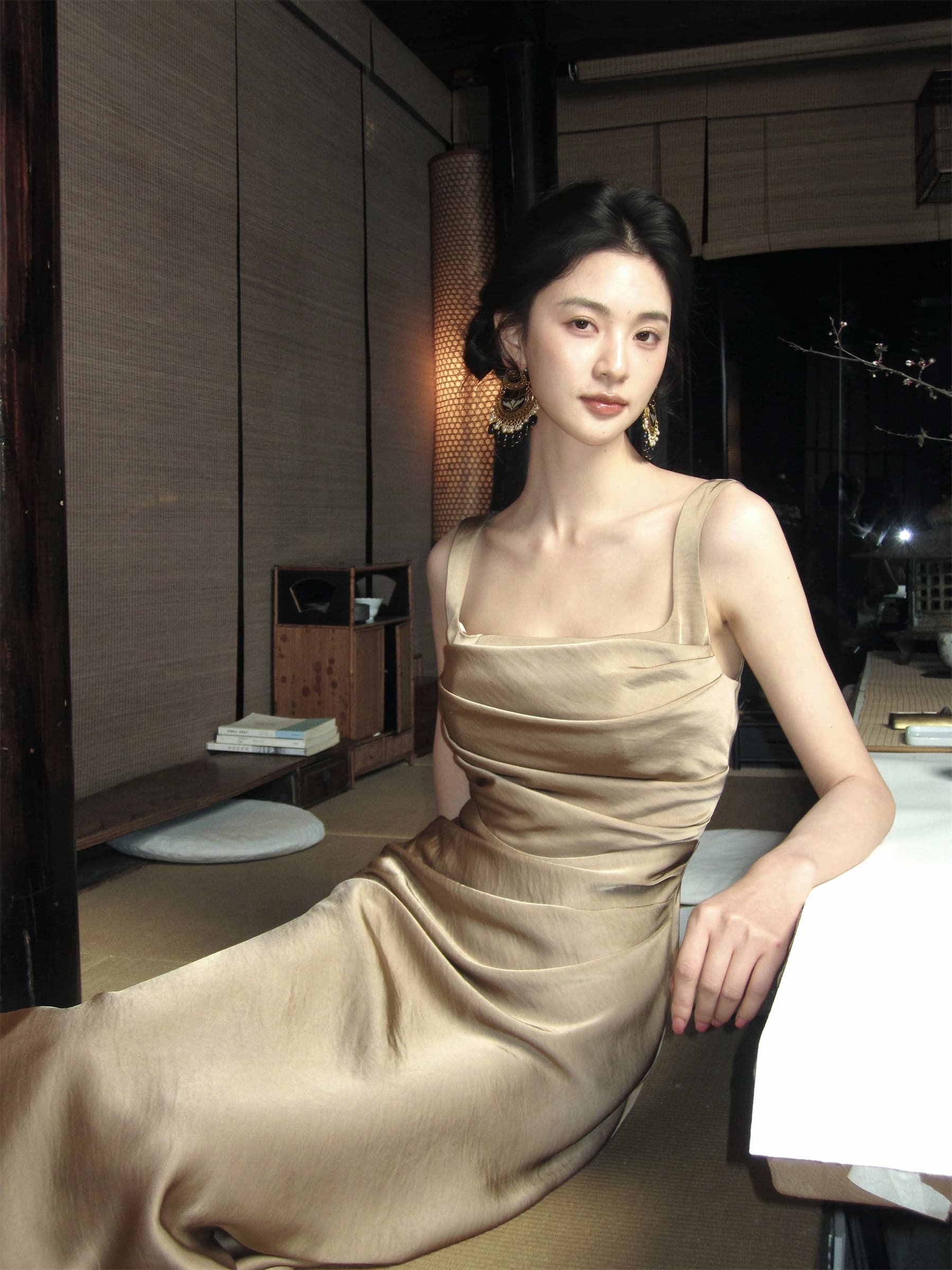 하나부터 순간 선 구름 프랑스식 새틴 슬립 여성 드레스 고급 펌프 Pleat 디자인 허리 수축 슬림해 보이는 롱 스커트 상세 이미지 40