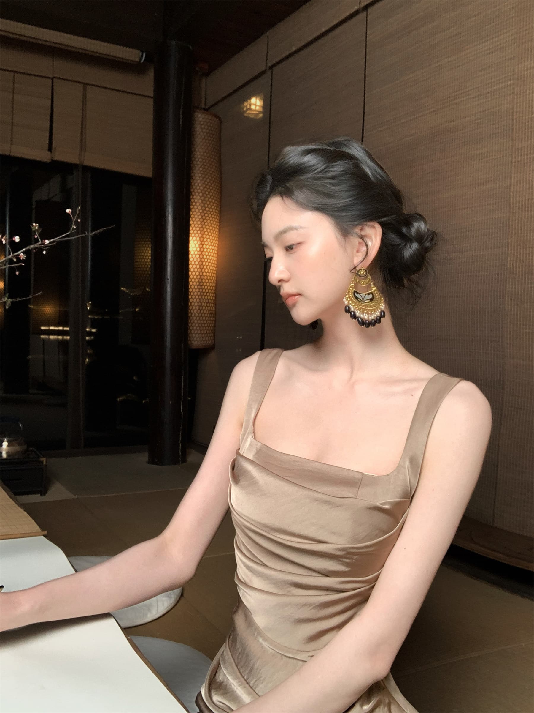 하나부터 순간 선 구름 프랑스식 새틴 슬립 여성 드레스 고급 펌프 Pleat 디자인 허리 수축 슬림해 보이는 롱 스커트 상세 이미지 41