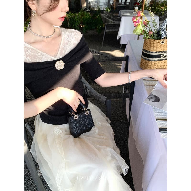 사슴 이모 주 오족 삼촌 동백 나무 남자 향기로운 프랑스식 오프숄더 검정색 반팔 티셔츠 여성 여름 디자인 센스 맨위 상세 이미지 4