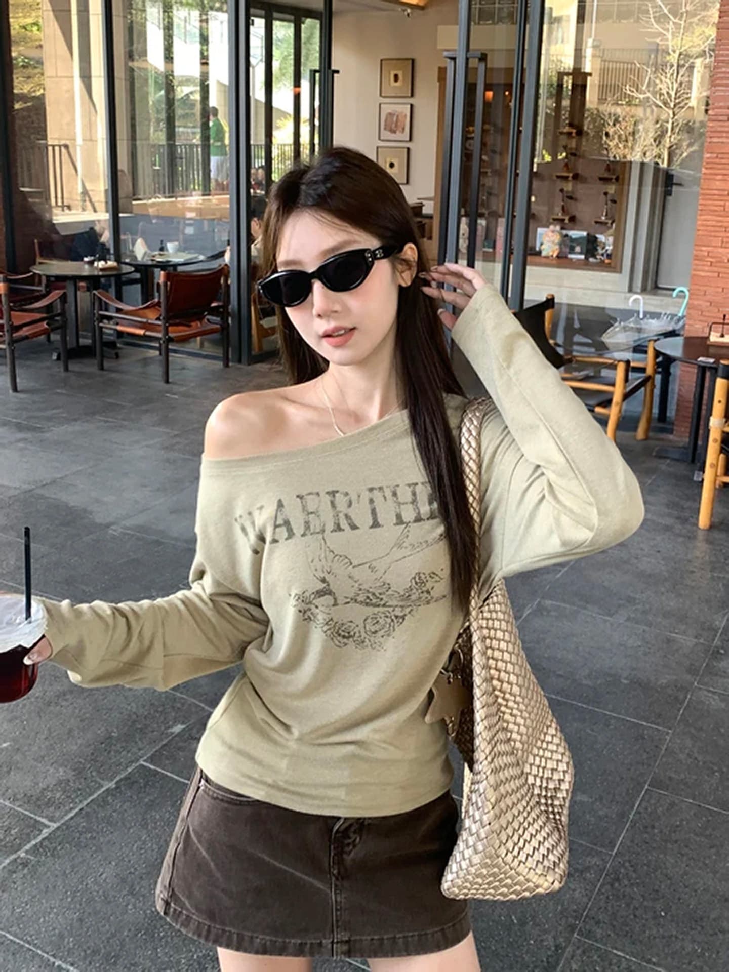 우 77 카키 색 느슨함 센스 오프숄더 알파벳 패턴 프린트 긴팔 티셔츠 여성 출퇴근 다용도 맨위 블라우스 봄 상세 이미지 25