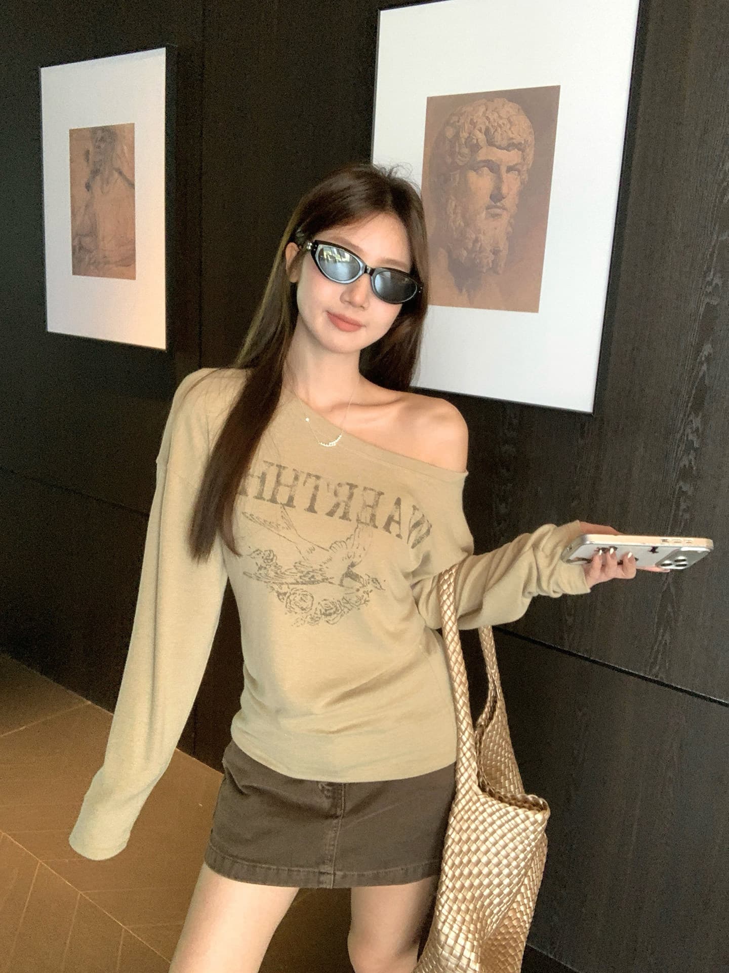 우 77 카키 색 느슨함 센스 오프숄더 알파벳 패턴 프린트 긴팔 티셔츠 여성 출퇴근 다용도 맨위 블라우스 봄 상세 이미지 36