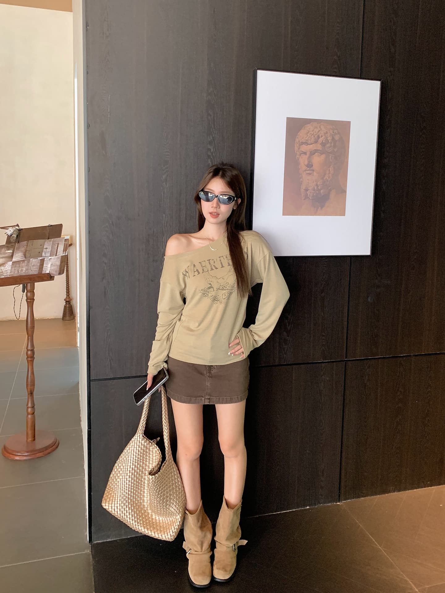 우 77 카키 색 느슨함 센스 오프숄더 알파벳 패턴 프린트 긴팔 티셔츠 여성 출퇴근 다용도 맨위 블라우스 봄 상세 이미지 37