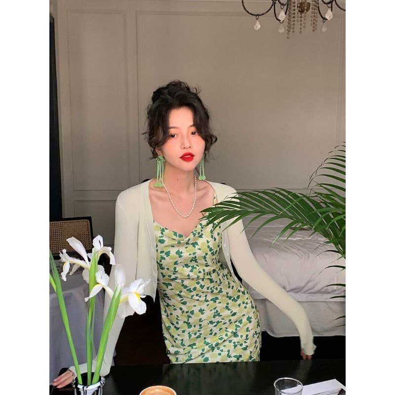 와인 정오 프랑스식 레트로 여성 봄 품격 새로운 타이트 V넥 나팔 소매 오픈 가디건 맨위 쇼트 스타일 니트 작은 외투 이미지 3