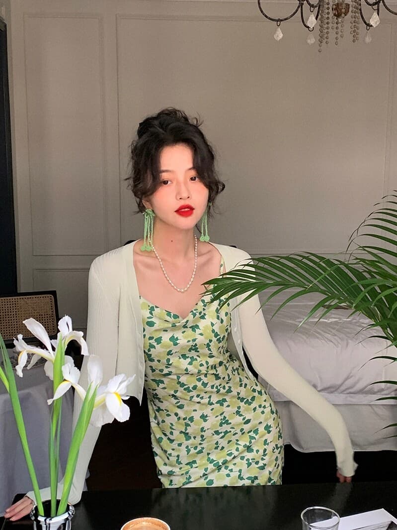 와인 정오 프랑스식 레트로 여성 봄 품격 새로운 타이트 V넥 나팔 소매 오픈 가디건 맨위 쇼트 스타일 니트 작은 외투 상세 이미지 2
