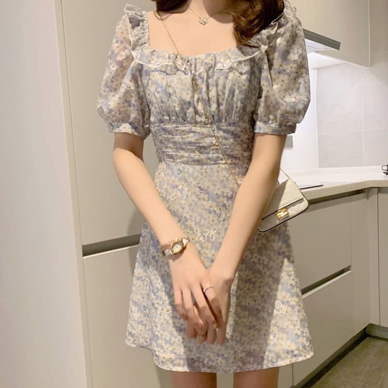 복잡한 고대 칼라 꽃무늬 미니 스커트 여성 여름 거품 소매 슬림해 보이는 디자인 센스 작은 대중 개인 허리 수축 드레스 2024 년 상세 이미지 2
