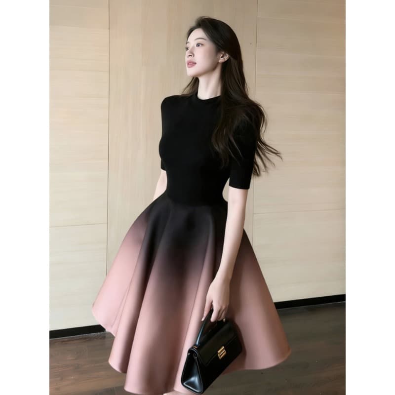 장쑤 저장 및 상하이 천 골드 착용 가져 가라. 2026 여름 작은 샤넬 스타일 품격 헤일로 염색 그라데이션 한 마디 반신 스커트 반팔 세트 여성 이미지 2