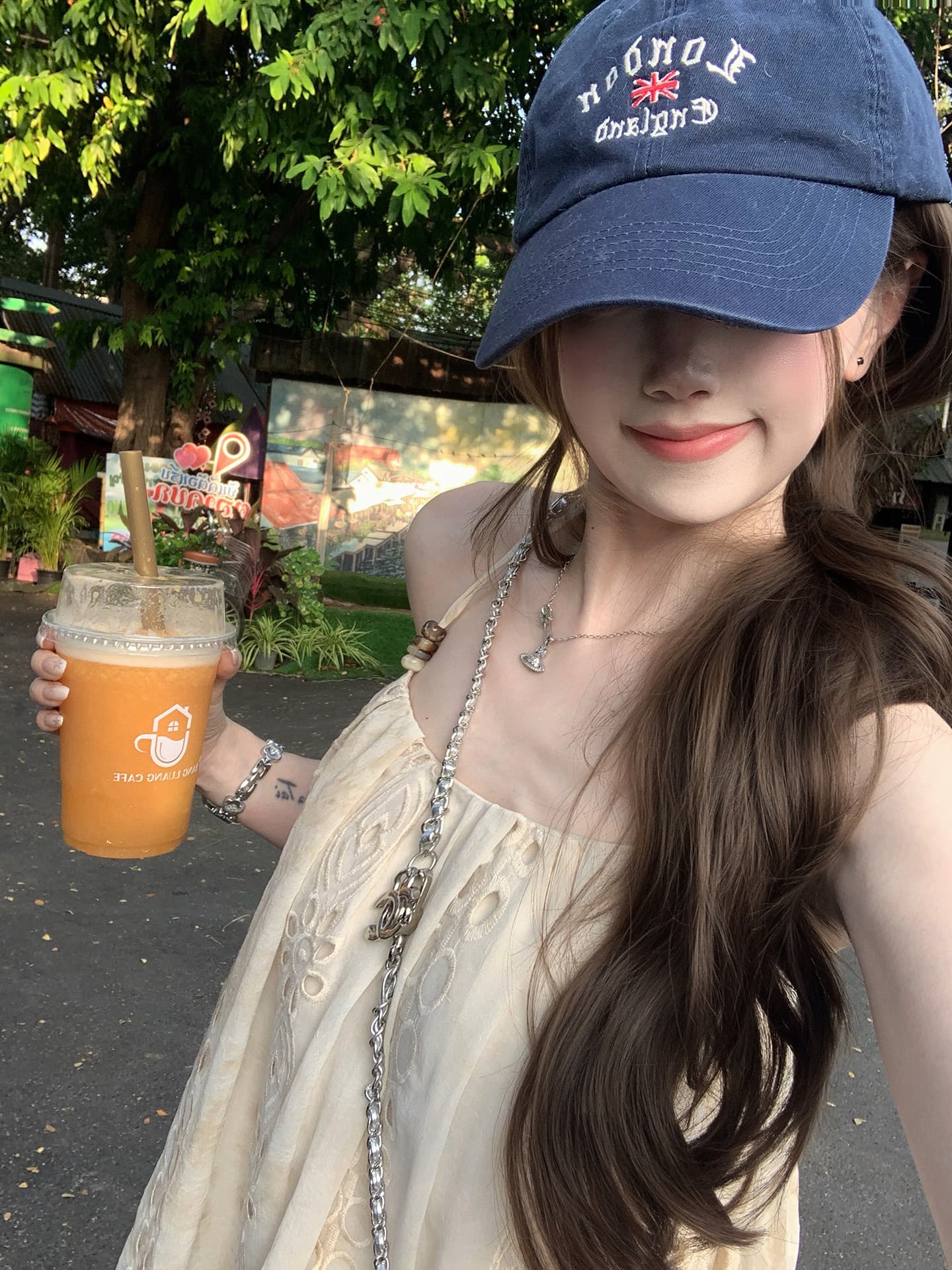 cuitcuit 산란 수평 비스듬한 휴가 바람 홀로우 아웃 자수 비즈 캐미솔 부드러운 민소매 맨위 여름 상세 이미지 9