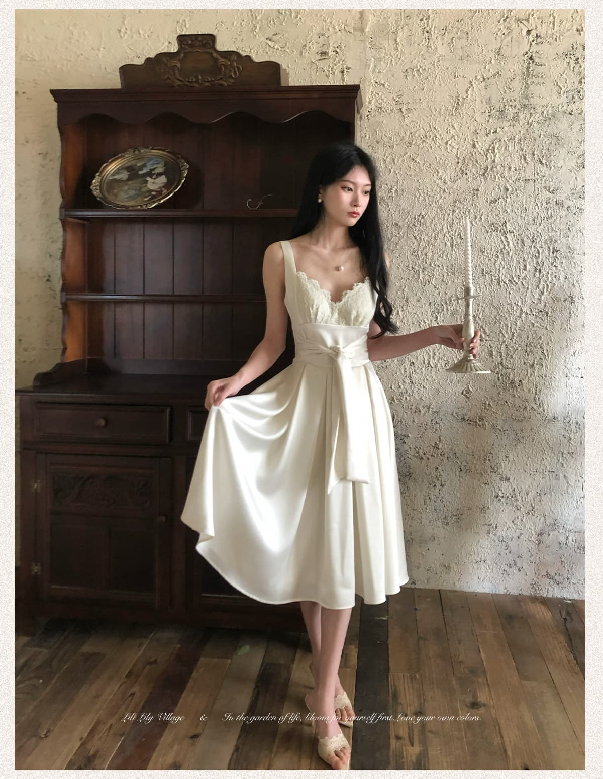 하얀 달빛 lili 릴리 타운 쉽 화이트 명중 레이스 V넥 허리 수축 빅 플레어 스커트 슬립 공단 빛 단색 롱 스커트 상세 이미지 18